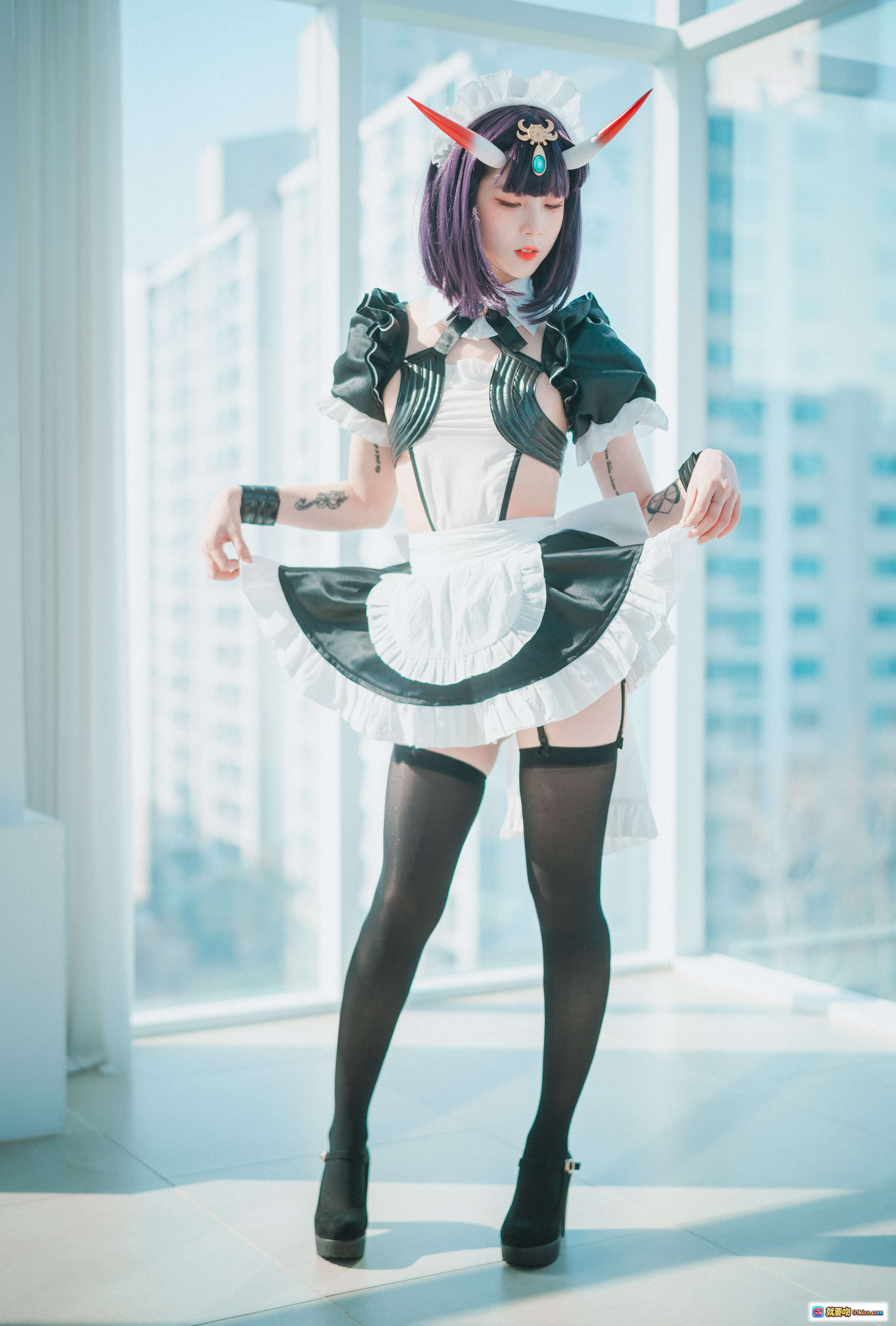 图片[4] - Shuten Douji Maid Cosplay | Isabella NO.001 DJAWA | 黑白女仆装 | 紫发角饰 | 丝袜美腿 | 70P高清写真 - 就要吻