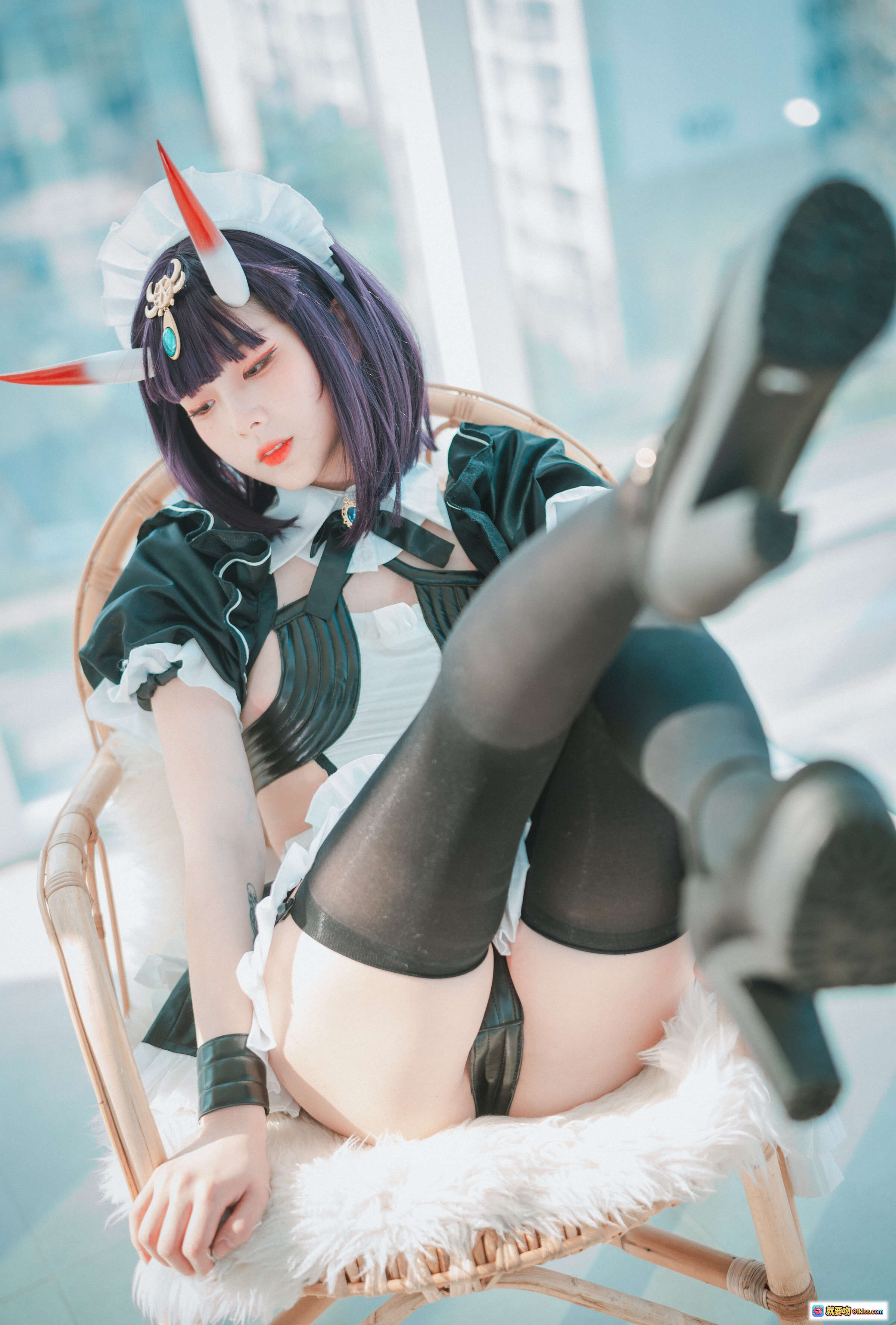图片[9] - Shuten Douji Maid Cosplay | Isabella NO.001 DJAWA | 黑白女仆装 | 紫发角饰 | 丝袜美腿 | 70P高清写真 - 就要吻
