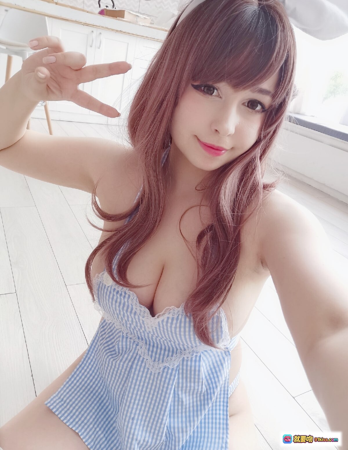 图片[2] - Kogane Tsukioka Yoshinobi NO.022 蓝白格纹兔女郎装 白丝过膝袜 甜美手势写真 49P高清图集 - 就要吻