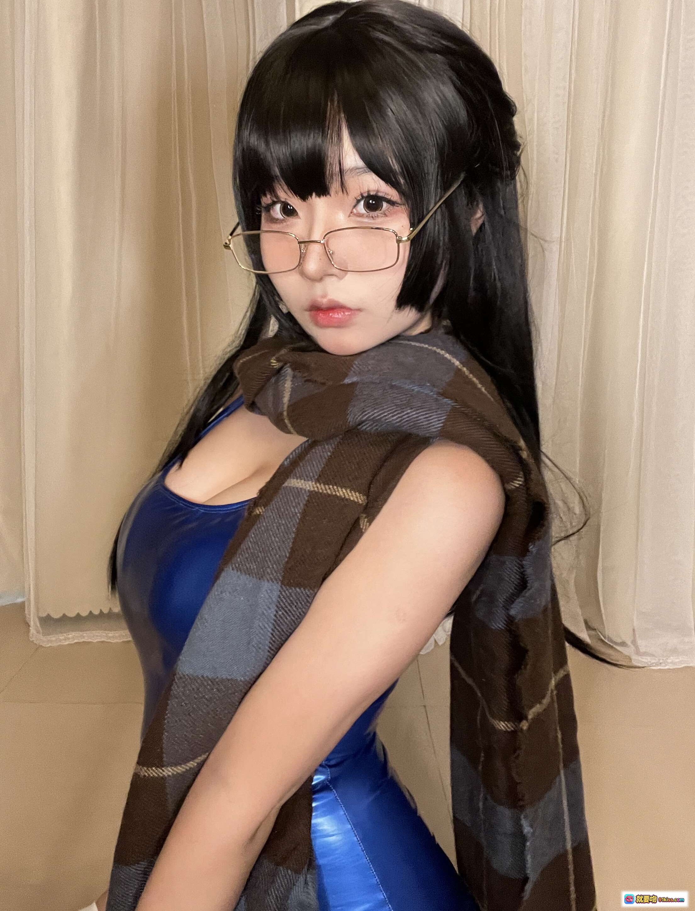 图片[10] - yuuhui玉汇 游泳部学姐自拍包 | 蓝色亮面吊带+黑长直+眼镜萌系写真 [30P] - 就要吻