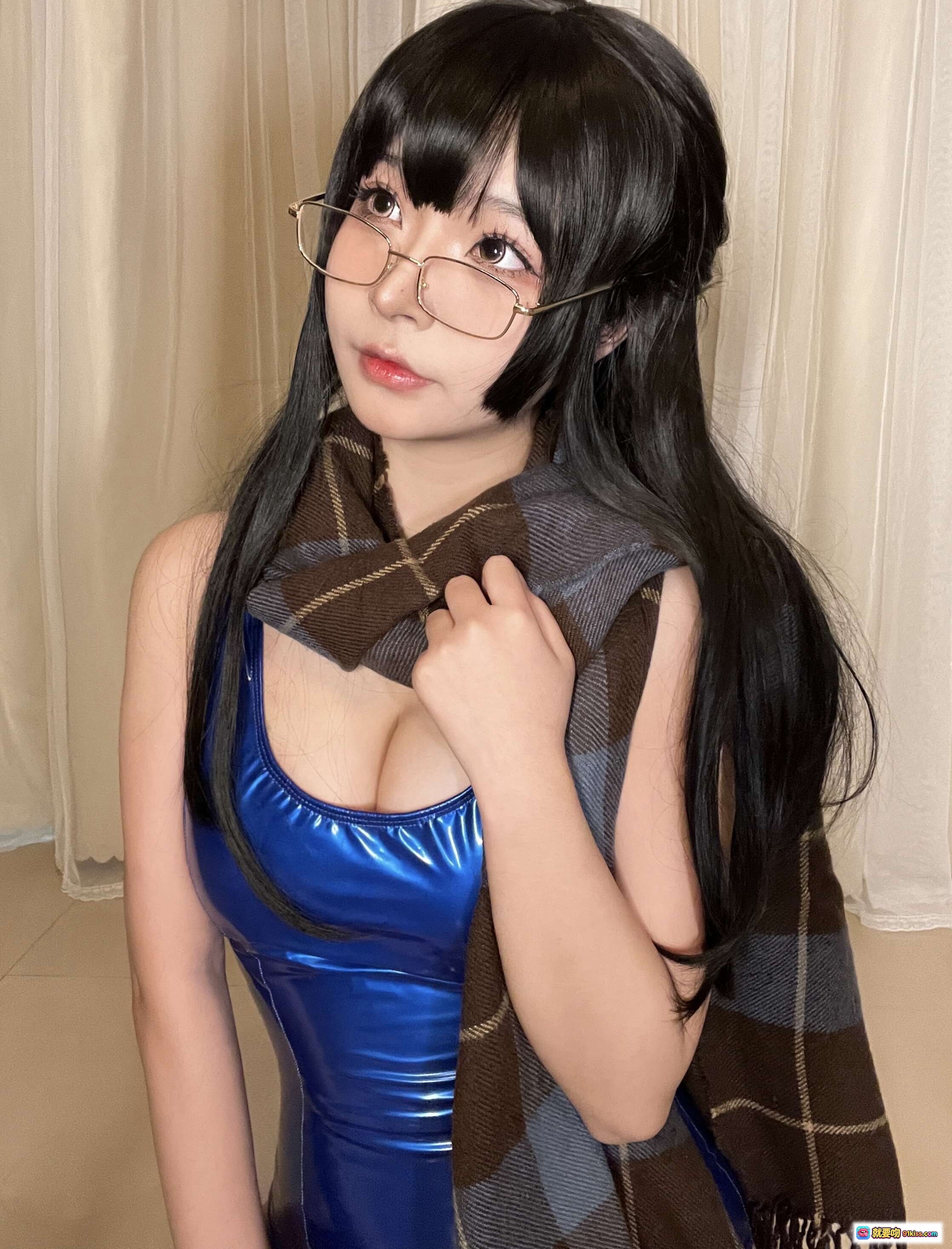 图片[6] - yuuhui玉汇 游泳部学姐自拍包 | 蓝色亮面吊带+黑长直+眼镜萌系写真 [30P] - 就要吻