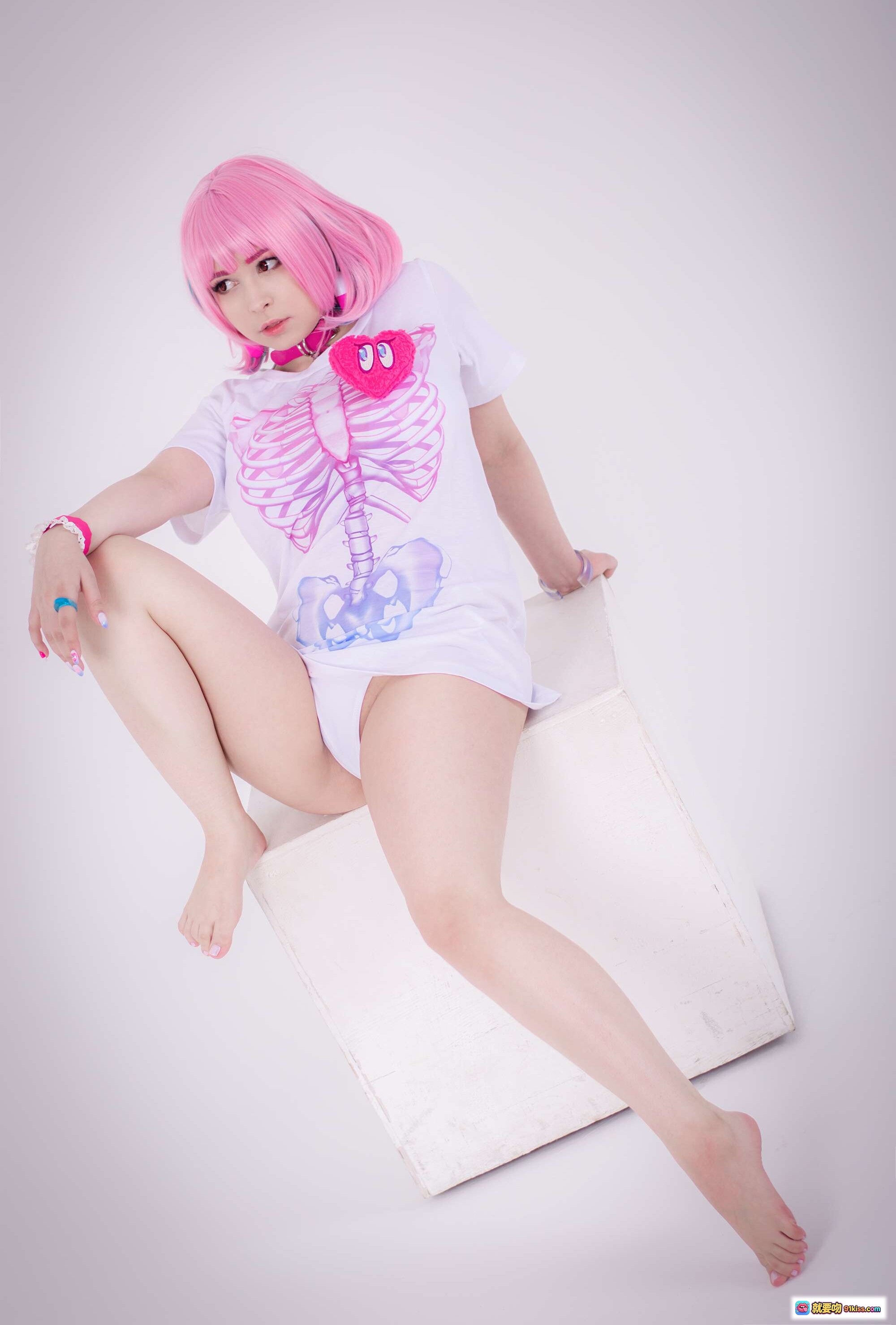 图片[5] - Yoshinobi NO.023 Riamu Yumemi 粉色短发cosplay 白色骨骼印花T恤 甜美性感姿势 纯白背景写真 23P高清图集 - 就要吻