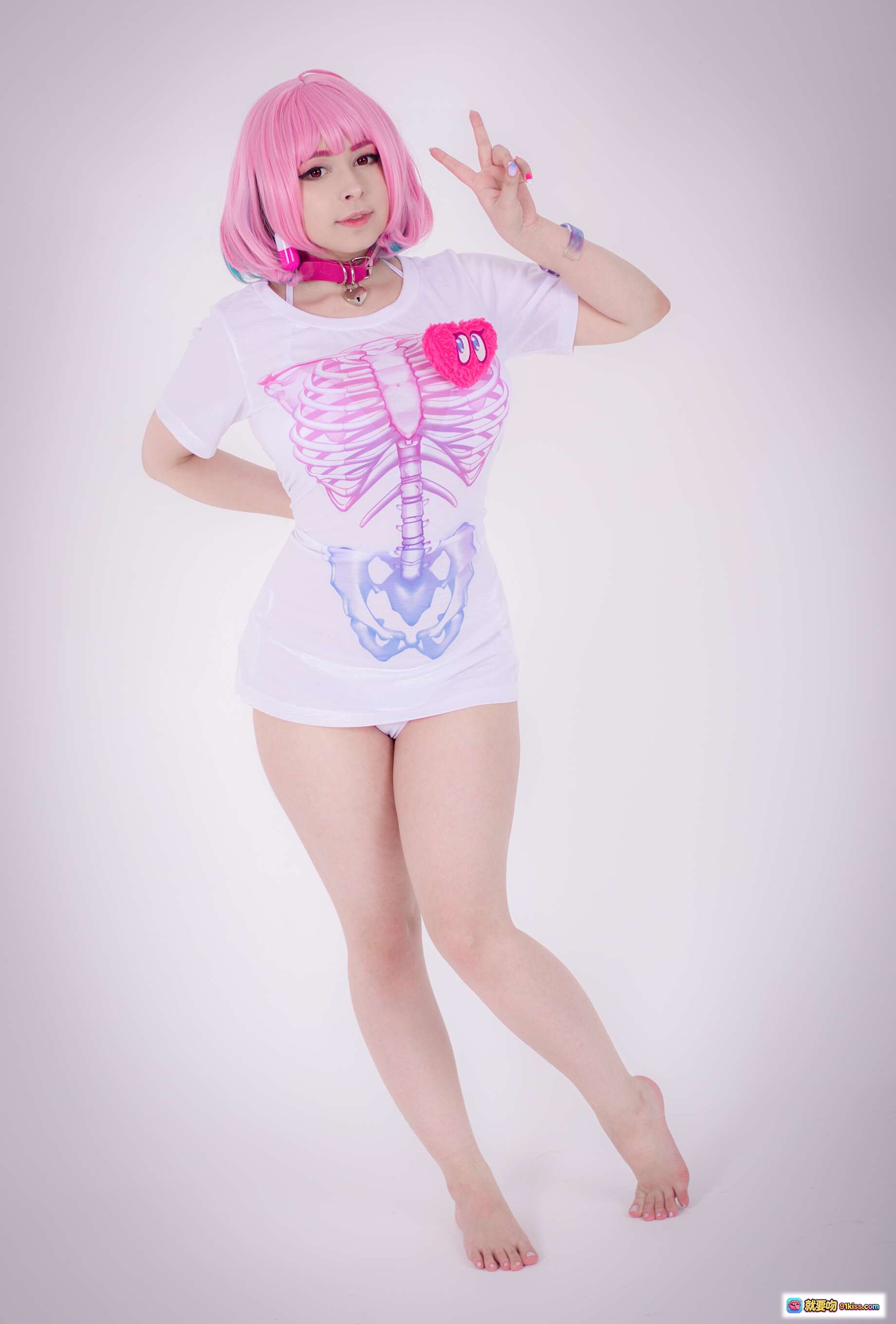 图片[10] - Yoshinobi NO.023 Riamu Yumemi 粉色短发cosplay 白色骨骼印花T恤 甜美性感姿势 纯白背景写真 23P高清图集 - 就要吻