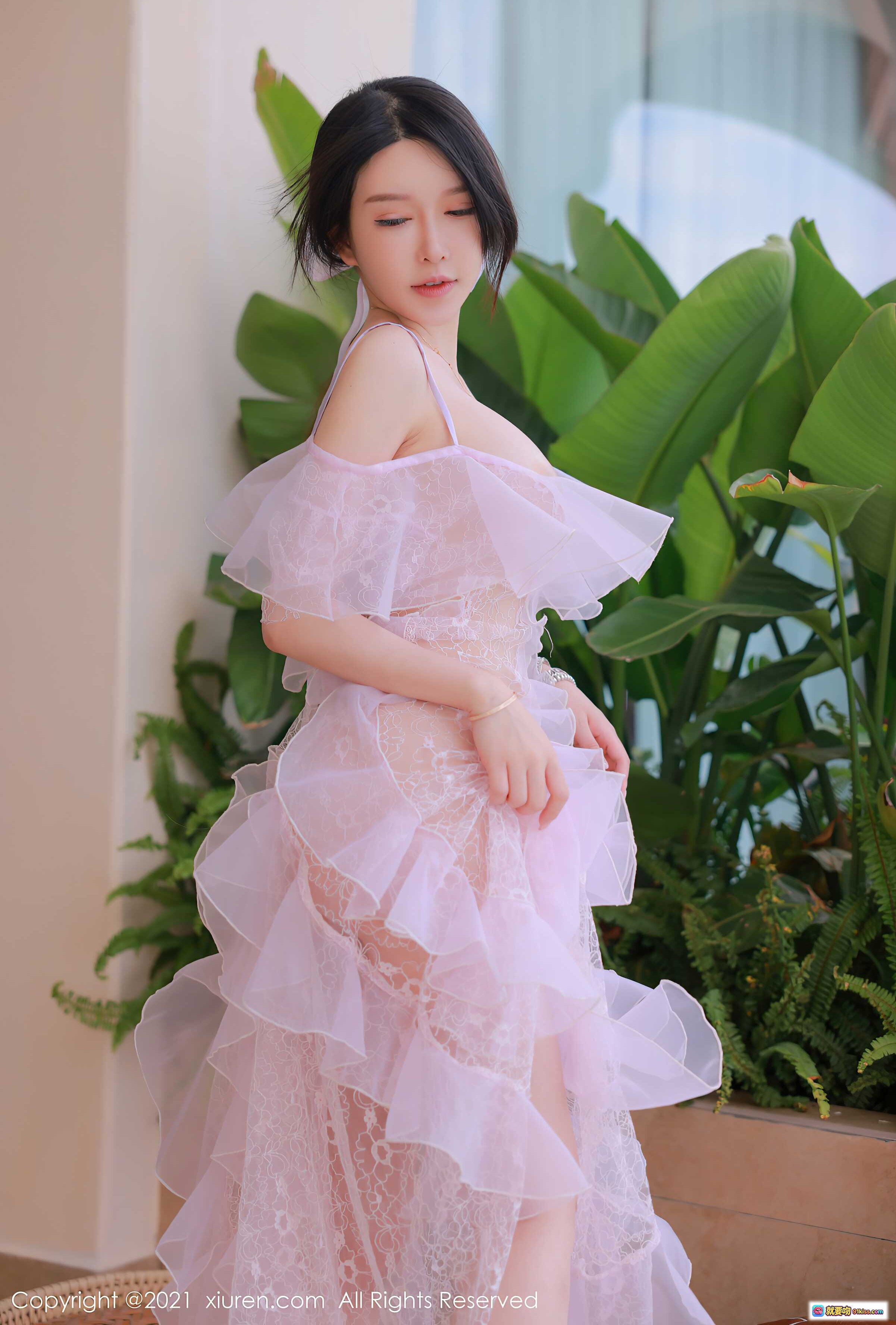 玉兔miki云南大理旅拍写真｜粉色蕾丝荷叶边长裙性感优雅户外人像摄影 - 就要吻