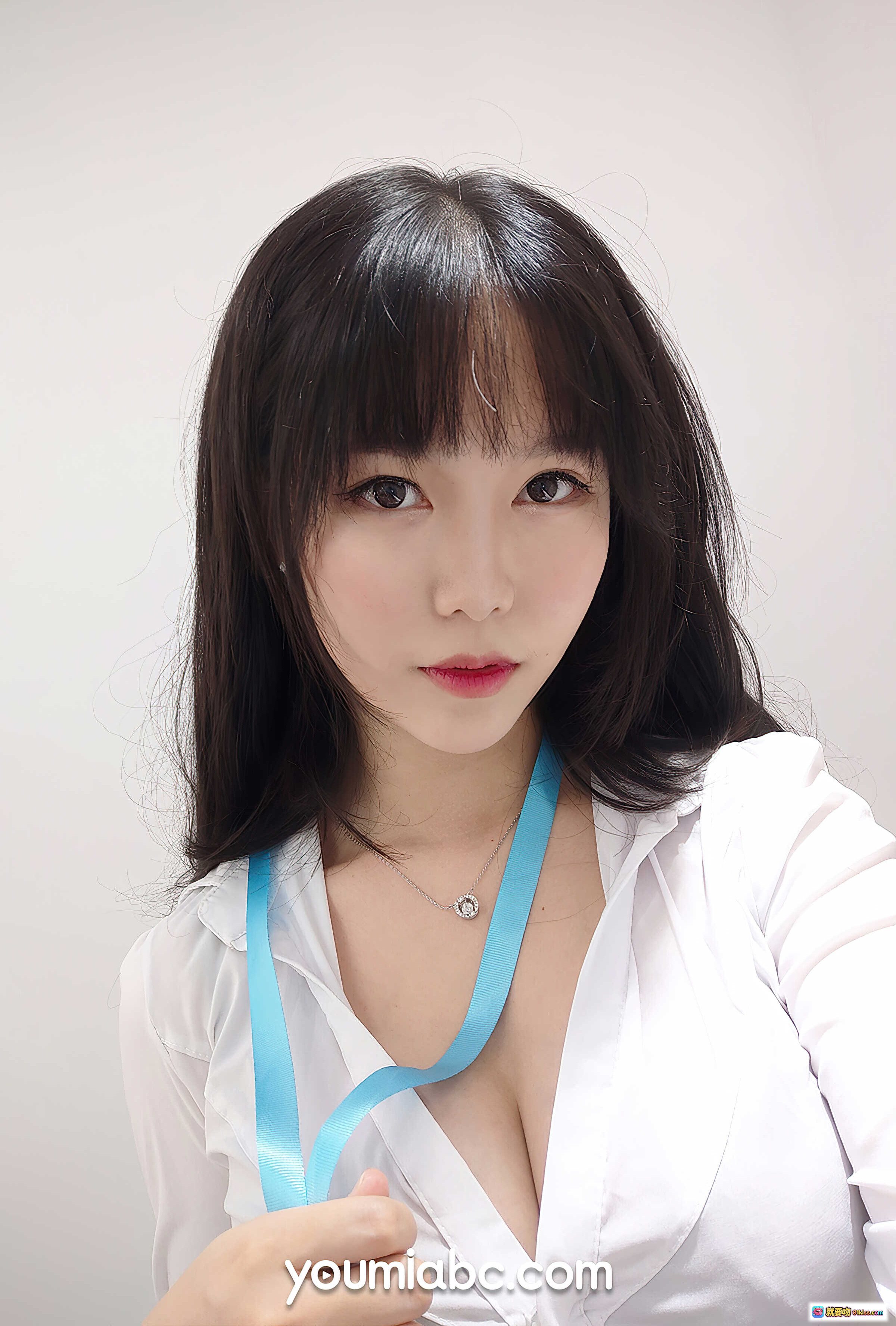 图片[8] - YouMi尤蜜2020.12.13 OL午间自拍 抖娘利世 白衬衫黑蕾丝 蓝丝带性感写真 31P高清图集 - 就要吻