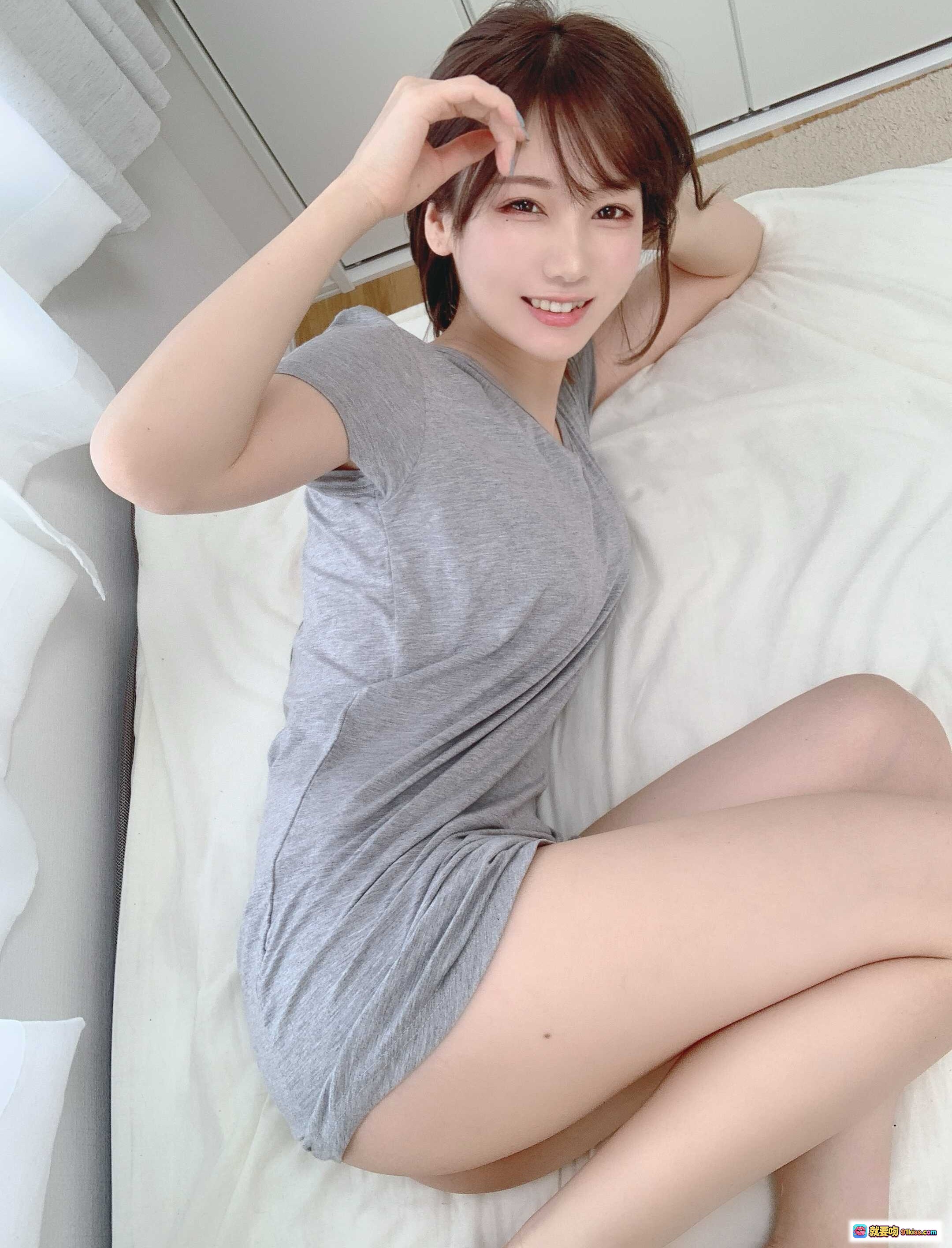 图片[9] - 日本美女KenKen灰色T恤居家写真 2020年6月Fantia精选108P清新自然短发少女风 - 就要吻