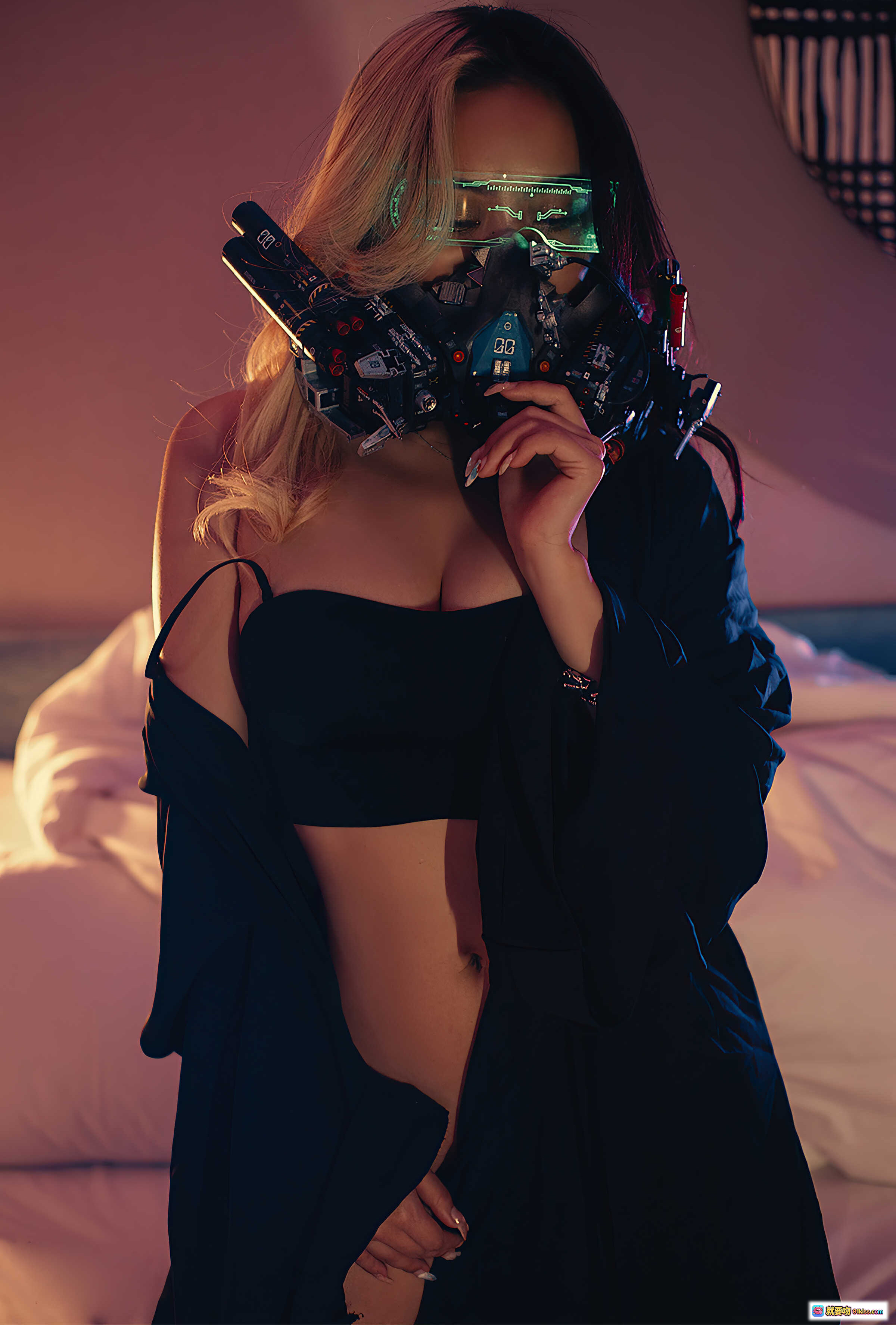 图片[2] - 尤蜜YouMi丰臣羽立女特警写真｜机械颈饰黑裙性感私房照2021年2月2日辑 - 就要吻