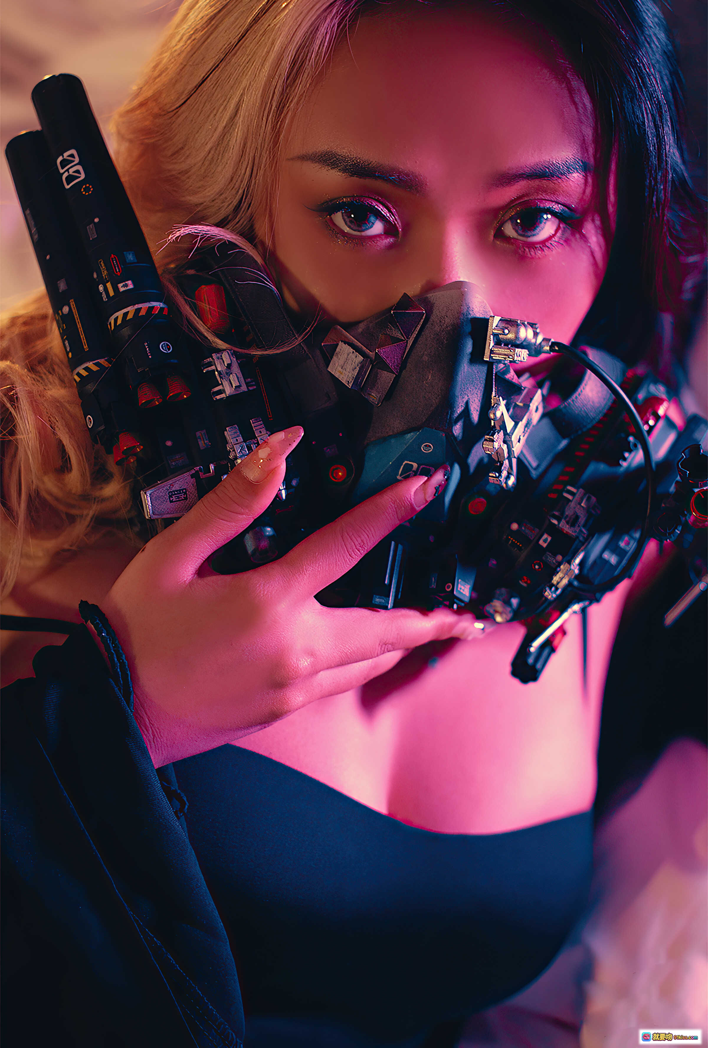 图片[4] - 尤蜜YouMi丰臣羽立女特警写真｜机械颈饰黑裙性感私房照2021年2月2日辑 - 就要吻