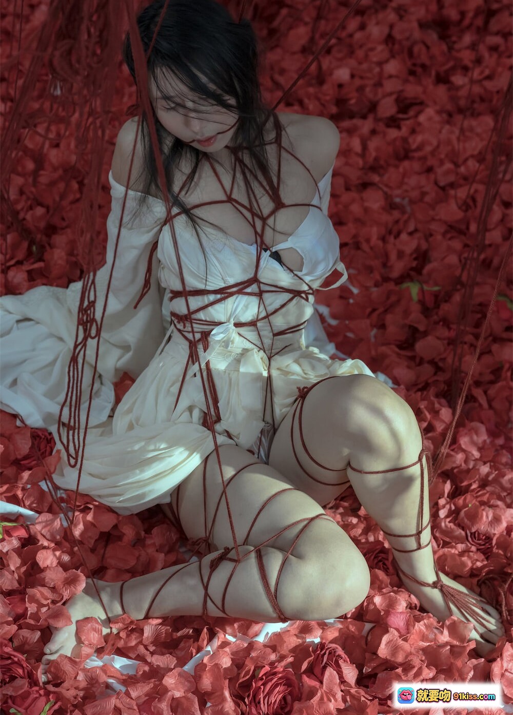 图片[4] - 云溪溪奶桃桃囚鸟写真64P｜红绳缠绕白裙少女｜艺术束缚美学｜暗黑浪漫氛围感｜高清人像摄影 - 就要吻