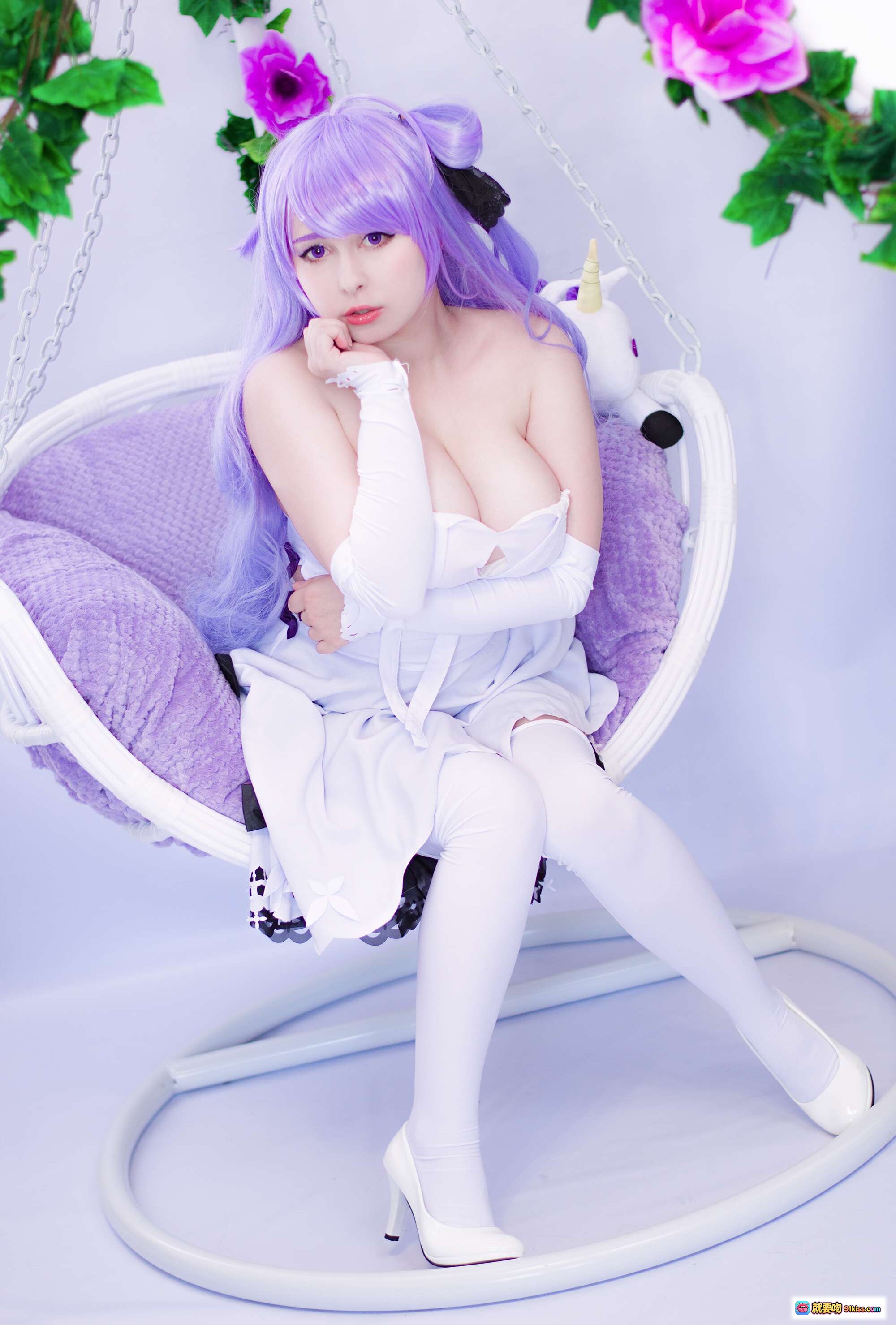 图片[9] - Yoshinobi NO.029 独角兽 Azur Lane Cosplay 紫发白裙 悬挂椅 绿藤粉花 萌系少女 59P高清图集 - 就要吻