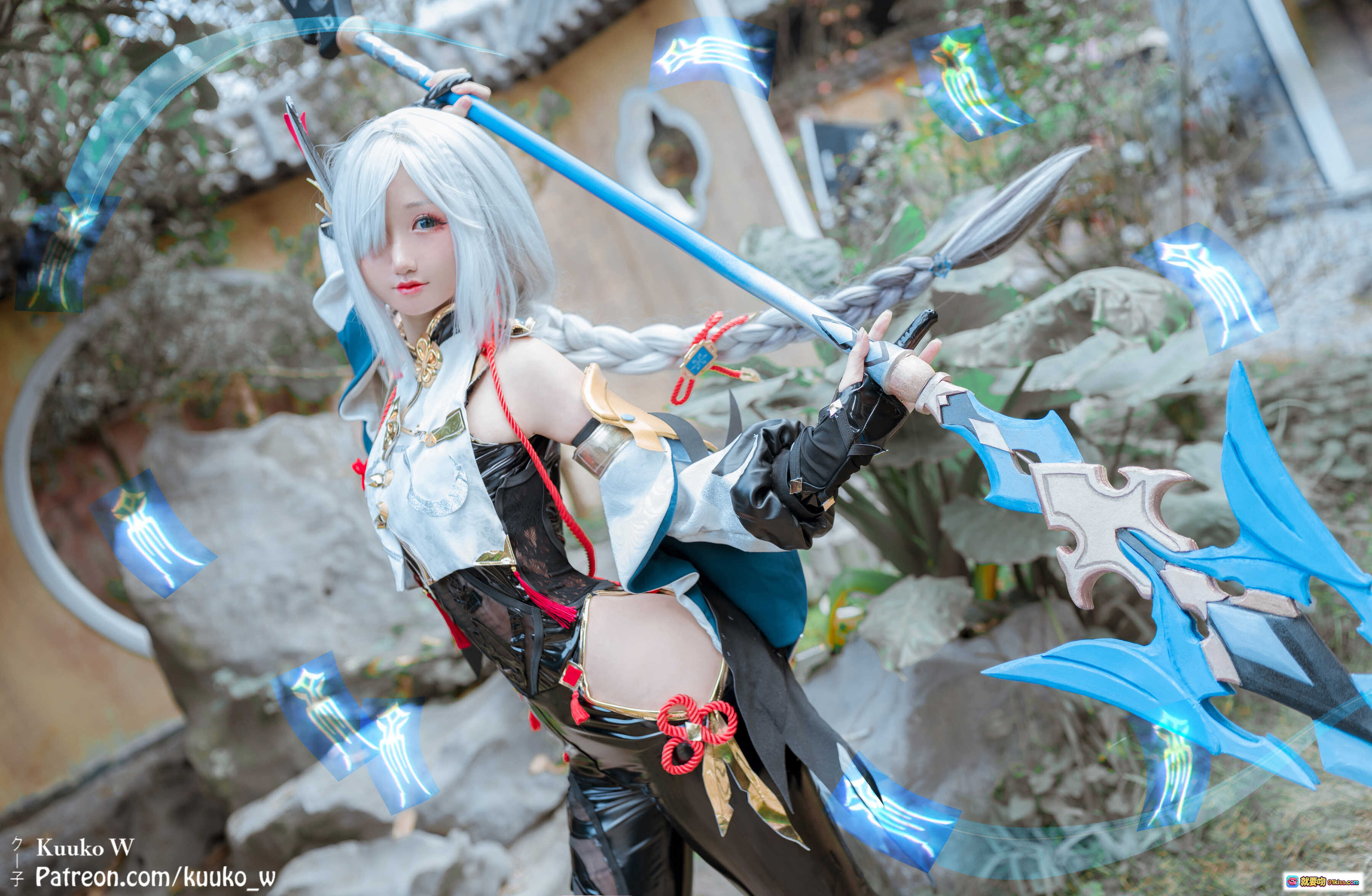 图片[4] - KuukoW Cosplay 申鹤 48P 精美写真 白发黑裙 和风造型 手持长枪 日式庭院 摄影大片 - 就要吻