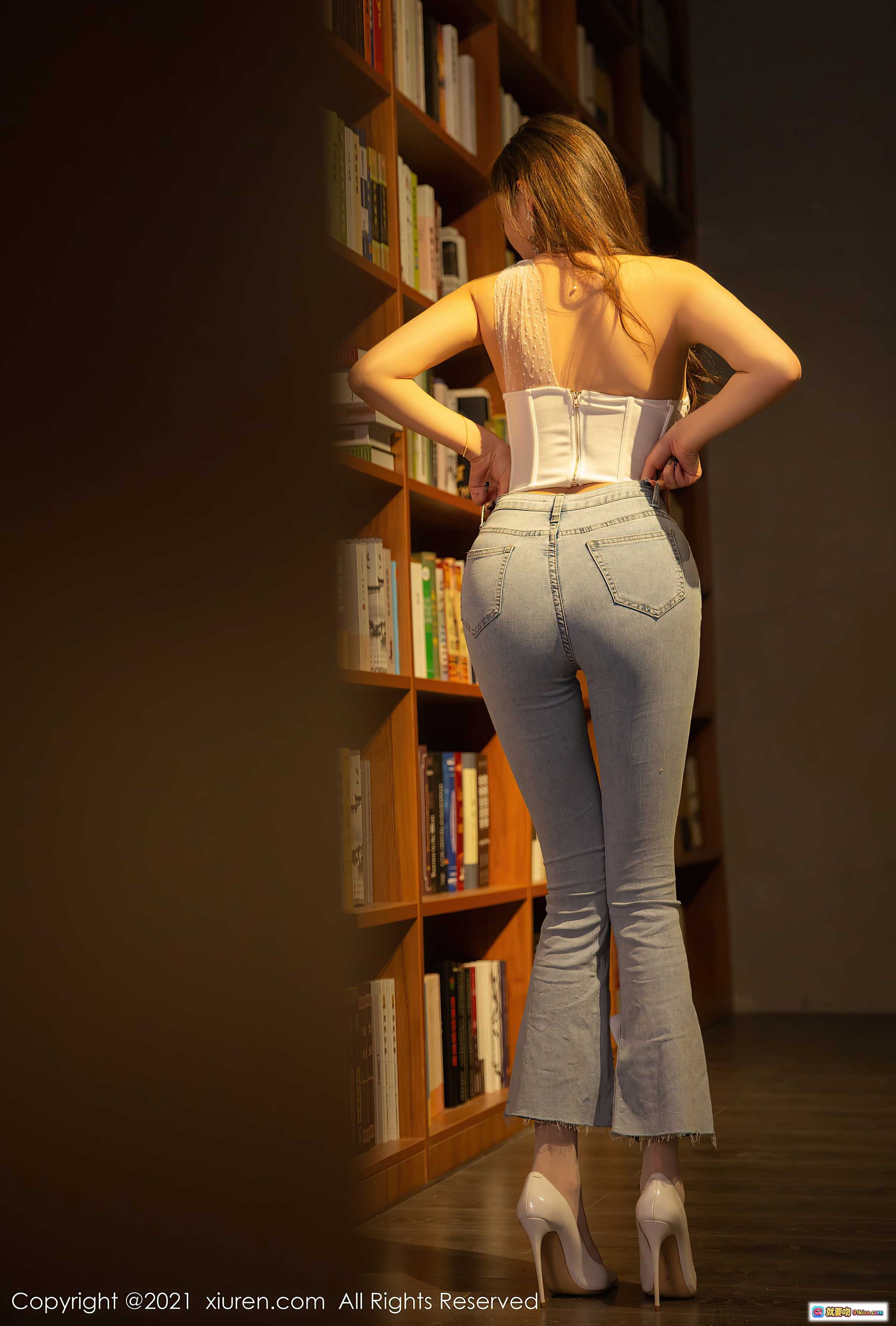 图片[5] - 杨晨晨Yome御姐美腿图书馆选书写真 | XiuRen秀人网2021.12.29 NO.4404高清图集 - 就要吻