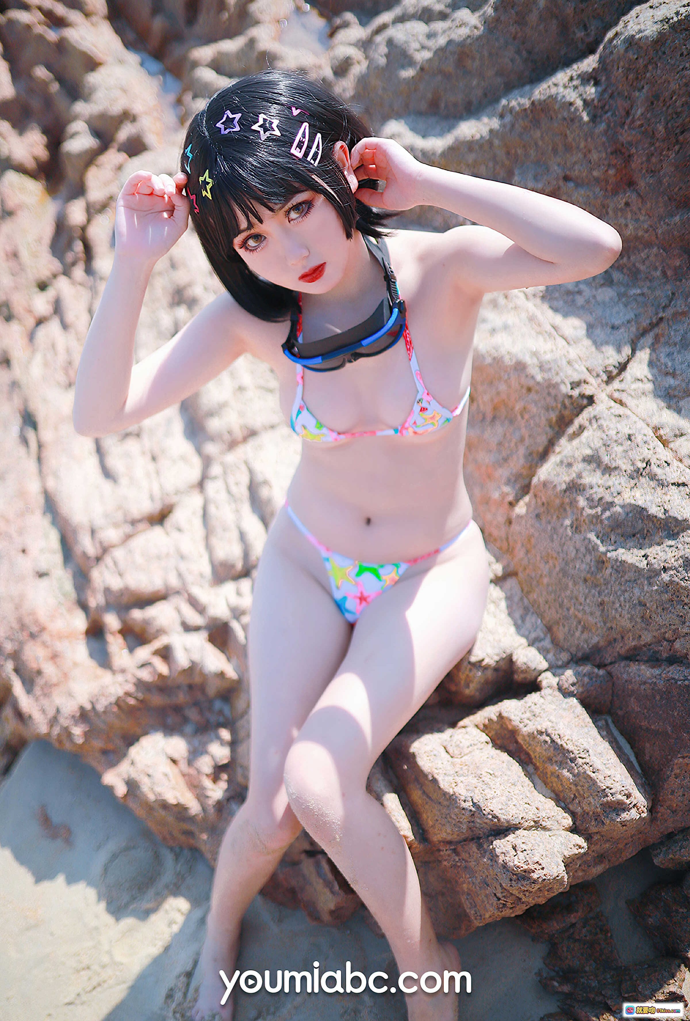图片[10] - YouMi尤蜜2021.01.10欲望沙滩写真｜比基尼少女海边诱惑｜短发造型+彩色星星泳裤+深蓝外套性感摆拍 - 就要吻