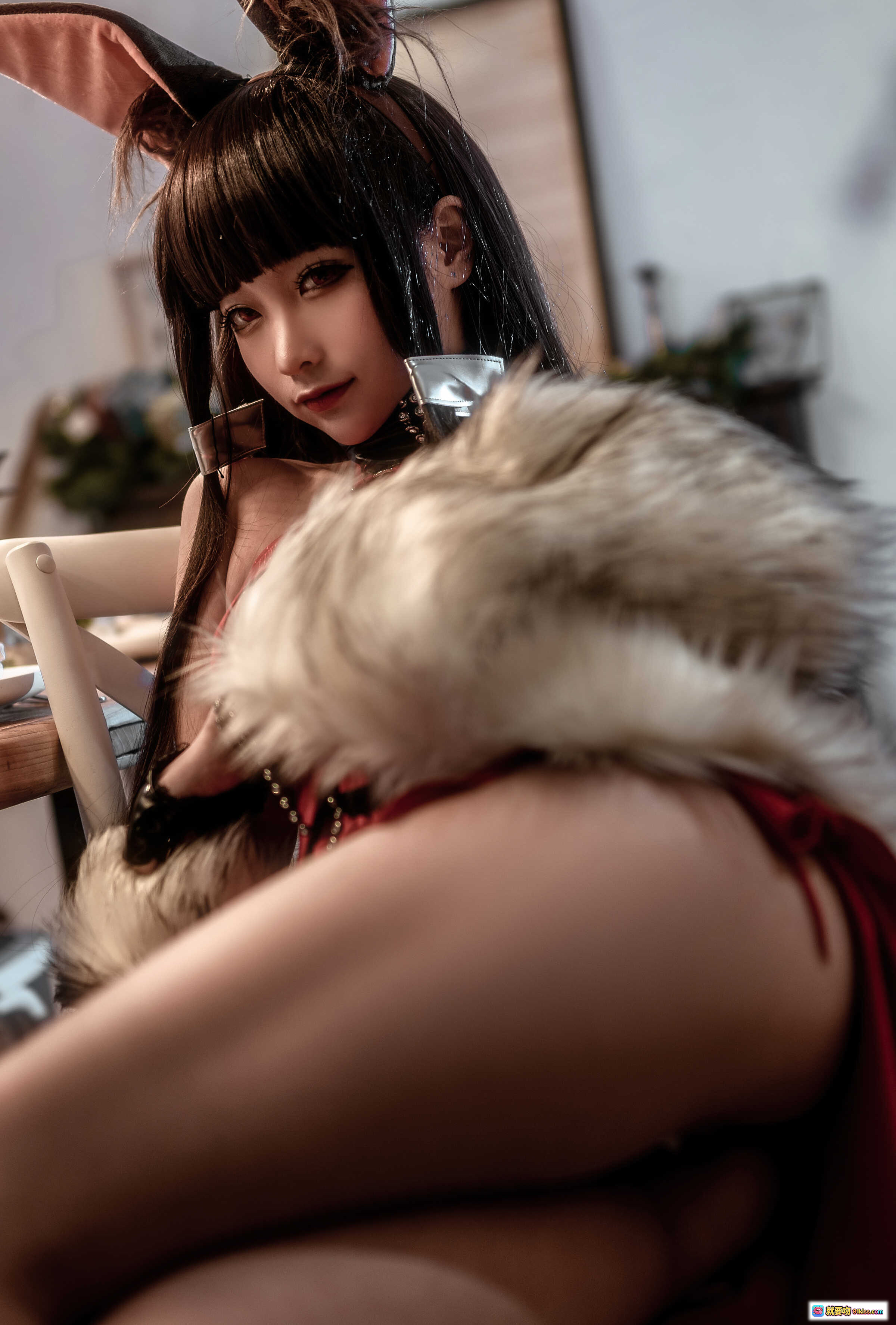 图片[9] - 蠢沫沫NO.152碧蓝航线赤城cos写真｜红裙兔耳高开叉毛领礼服室内餐桌场景40P - 就要吻