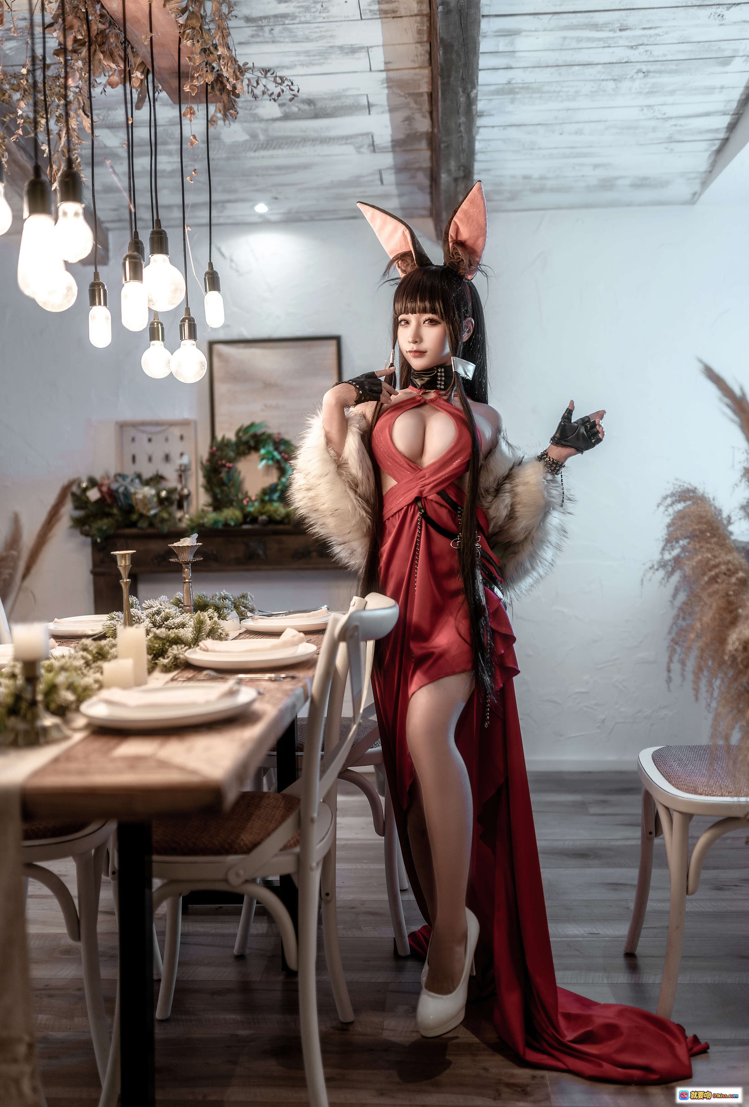 图片[1] - 蠢沫沫NO.152碧蓝航线赤城cos写真｜红裙兔耳高开叉毛领礼服室内餐桌场景40P - 就要吻