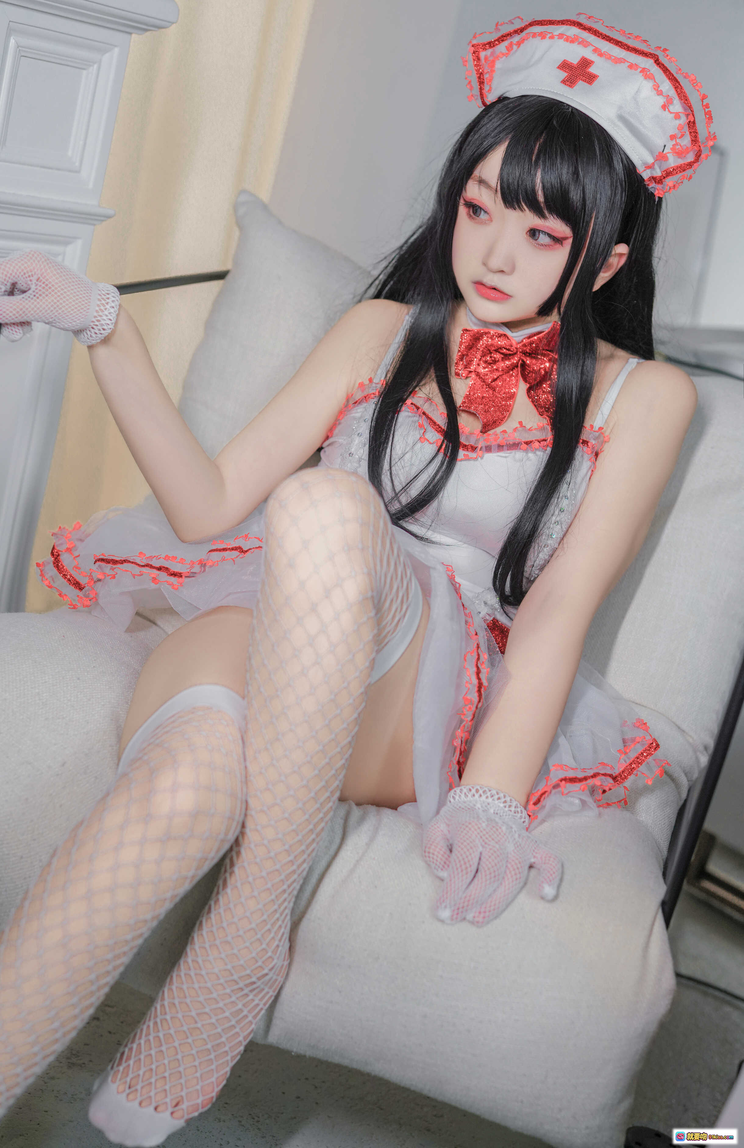 图片[4] - 恩田直幸NO.002蕾丝护士写真 | 白色护士服+红色亮片蝴蝶结+网纱手套 | 42P高清美图 - 就要吻