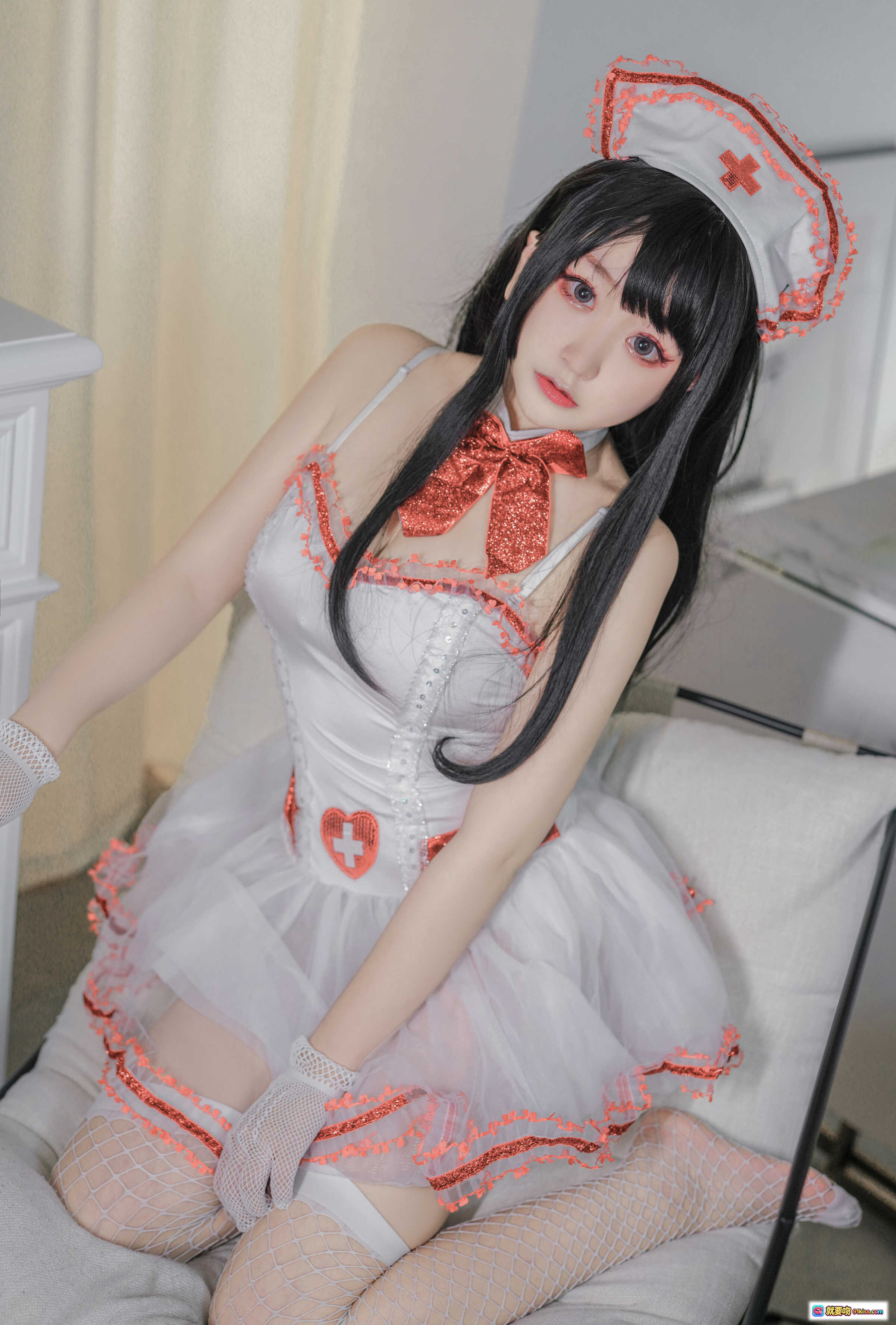 图片[7] - 恩田直幸NO.002蕾丝护士写真 | 白色护士服+红色亮片蝴蝶结+网纱手套 | 42P高清美图 - 就要吻