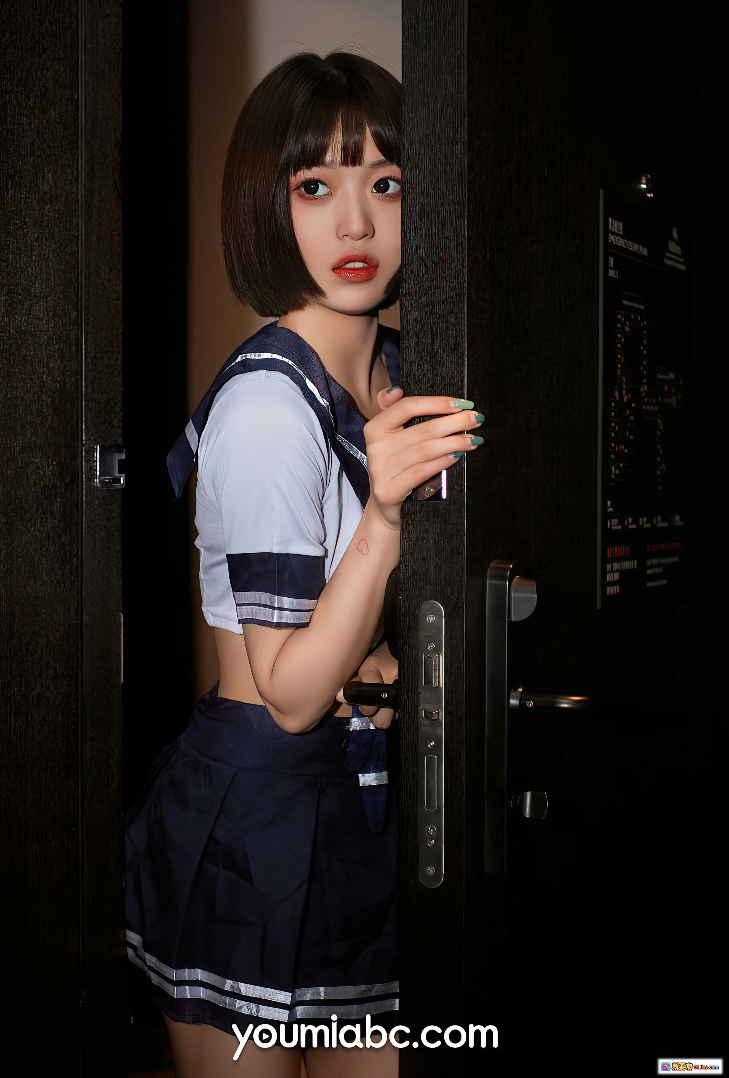 图片[1] - YouMi尤蜜2021.07.19放学等我萌系JK制服少女门后偷看写真28P435MB - 就要吻