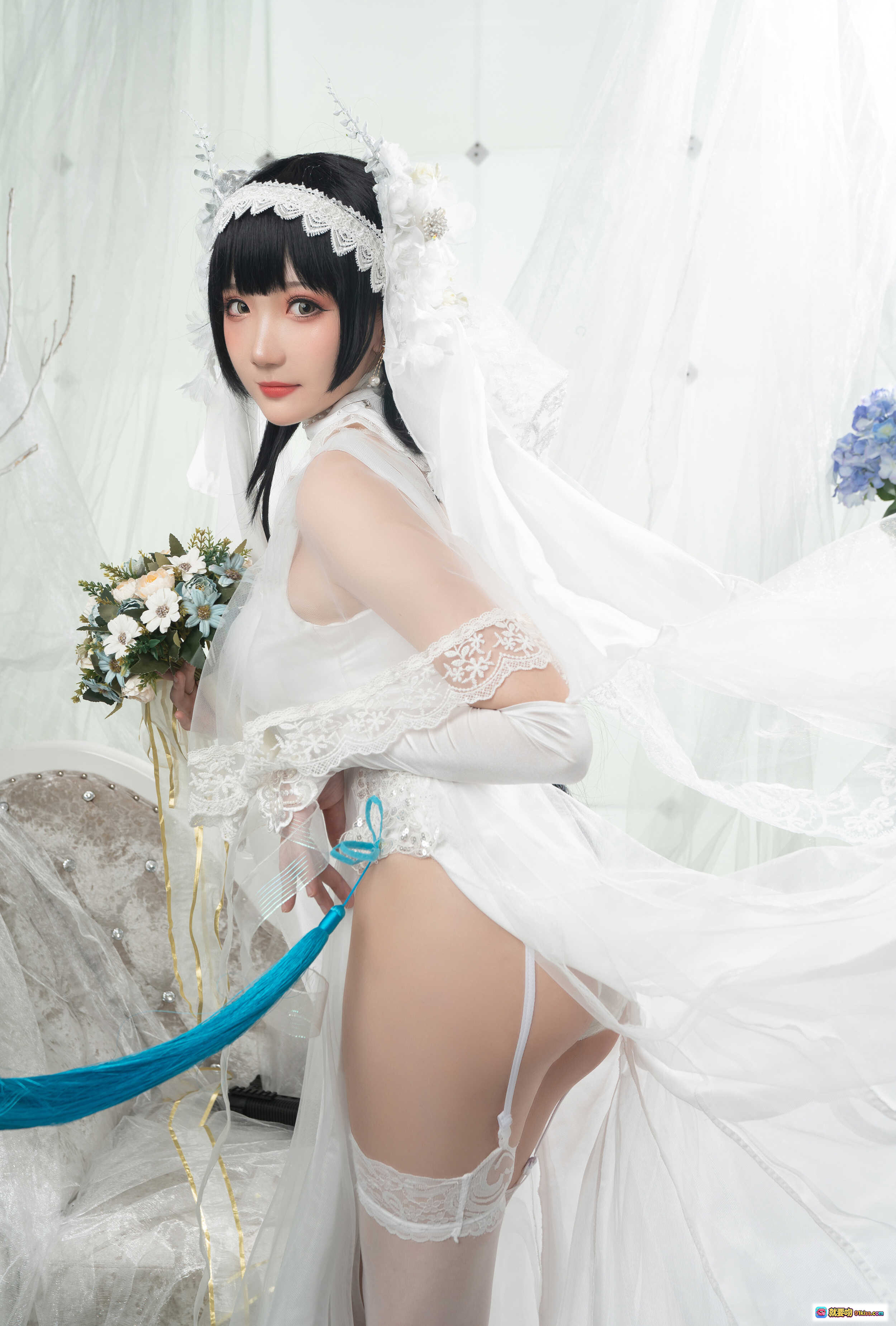 图片[3] - 瓜希酱NO.038 95式花嫁COS写真 | 白色蕾丝婚纱+蓝色流苏 thighhigh | 手捧花束+头纱造型 | 30P高清美图 - 就要吻