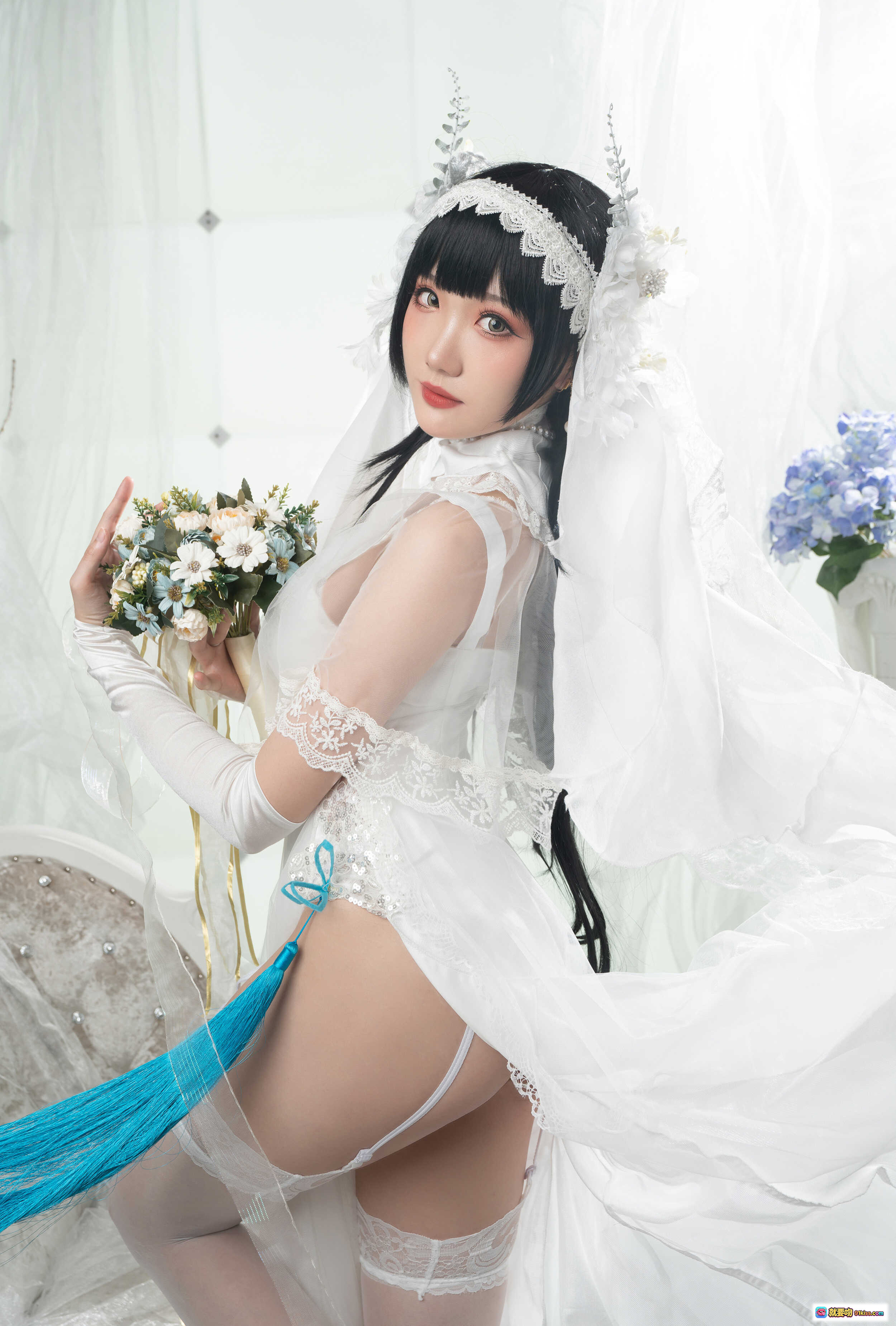 图片[2] - 瓜希酱NO.038 95式花嫁COS写真 | 白色蕾丝婚纱+蓝色流苏 thighhigh | 手捧花束+头纱造型 | 30P高清美图 - 就要吻