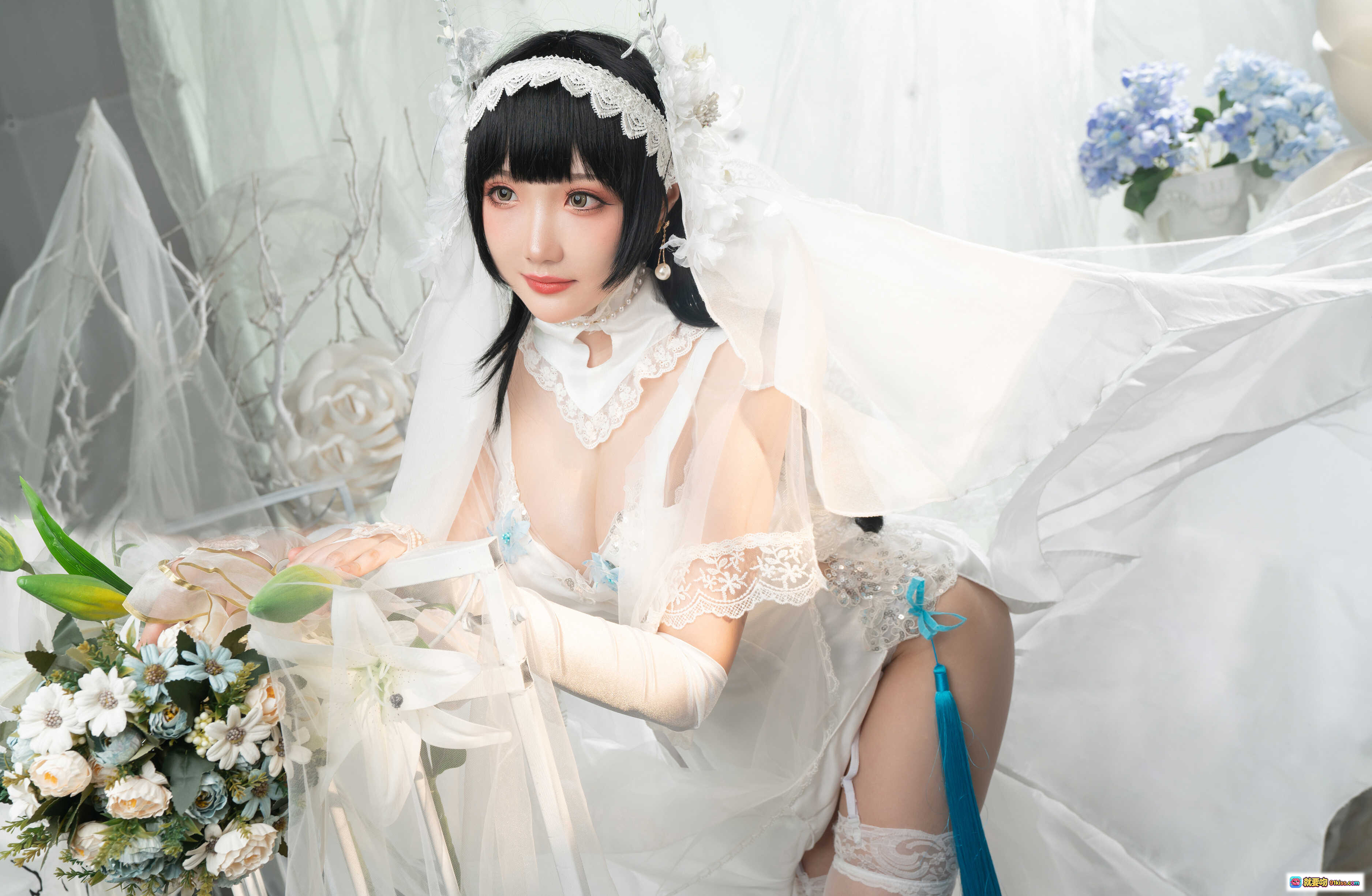 图片[6] - 瓜希酱NO.038 95式花嫁COS写真 | 白色蕾丝婚纱+蓝色流苏 thighhigh | 手捧花束+头纱造型 | 30P高清美图 - 就要吻