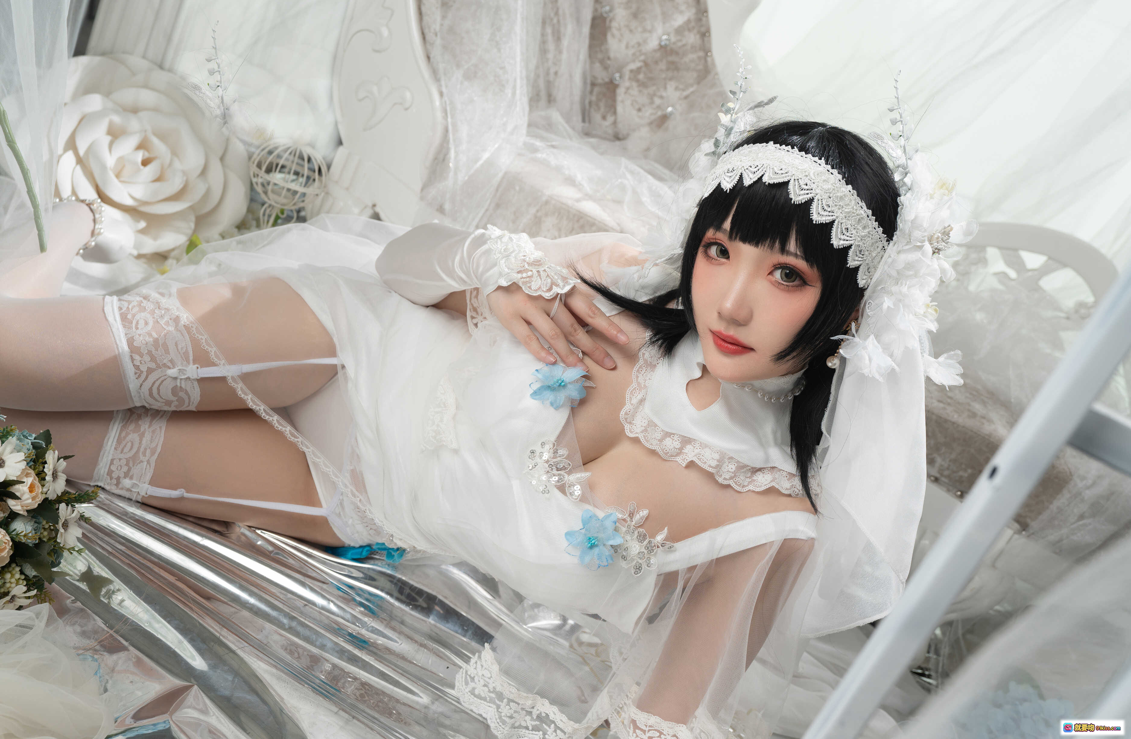 图片[10] - 瓜希酱NO.038 95式花嫁COS写真 | 白色蕾丝婚纱+蓝色流苏 thighhigh | 手捧花束+头纱造型 | 30P高清美图 - 就要吻