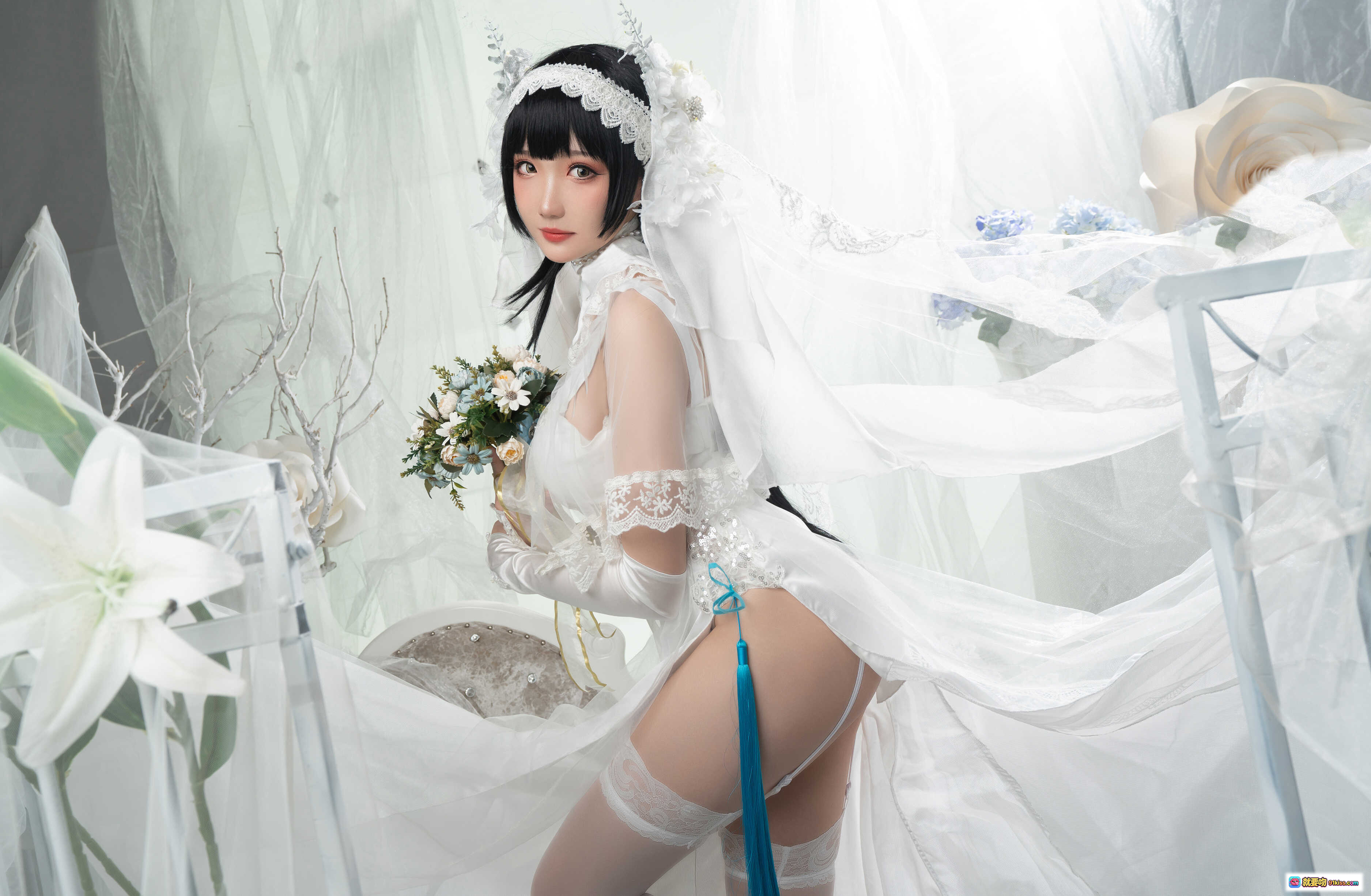 图片[5] - 瓜希酱NO.038 95式花嫁COS写真 | 白色蕾丝婚纱+蓝色流苏 thighhigh | 手捧花束+头纱造型 | 30P高清美图 - 就要吻