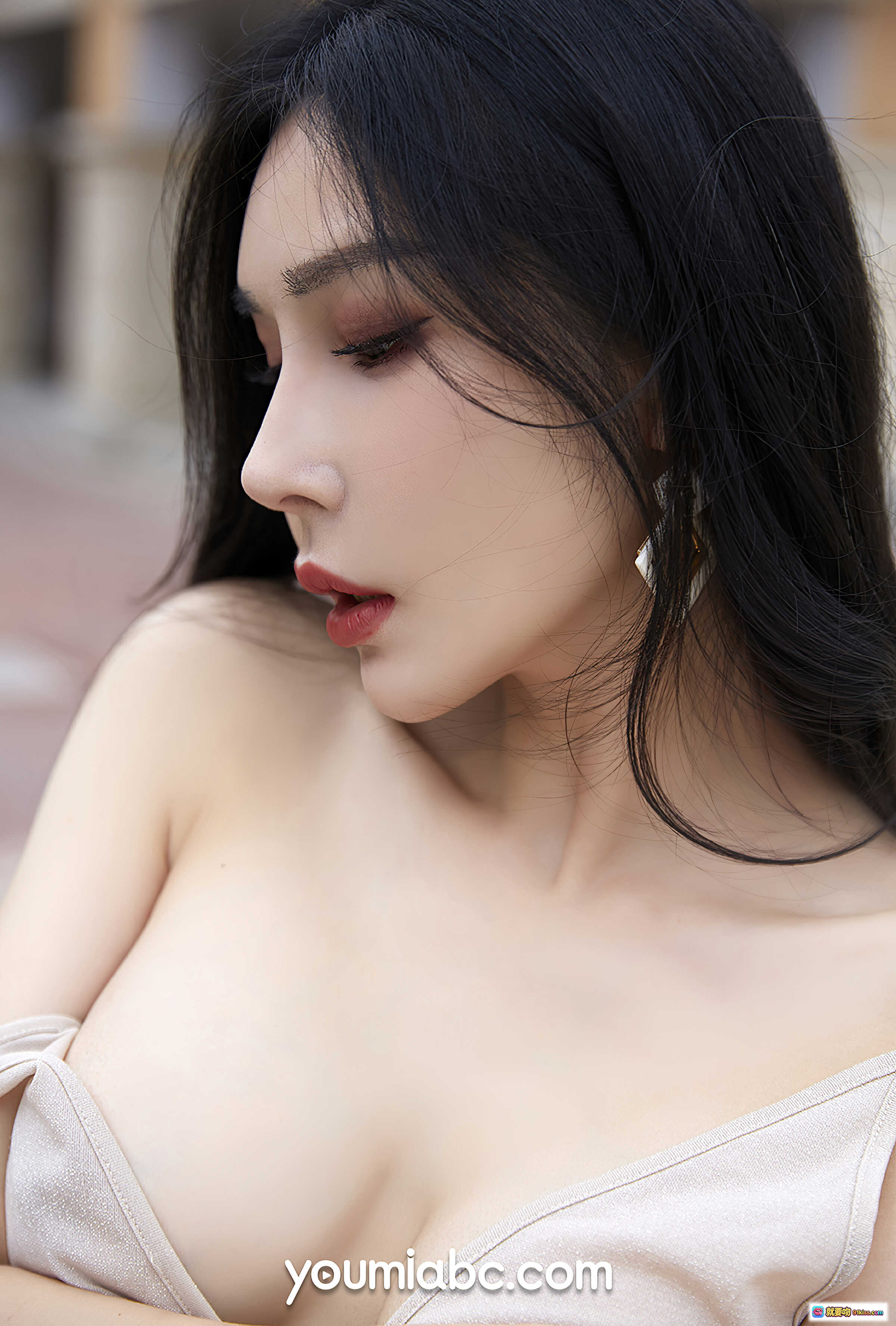 图片[5] - 田冰冰优雅写真 | YouMi尤蜜2020.12.29爱の告解 | 白色吊带长裙 | 欧式建筑背景 | 高清美图34P - 就要吻