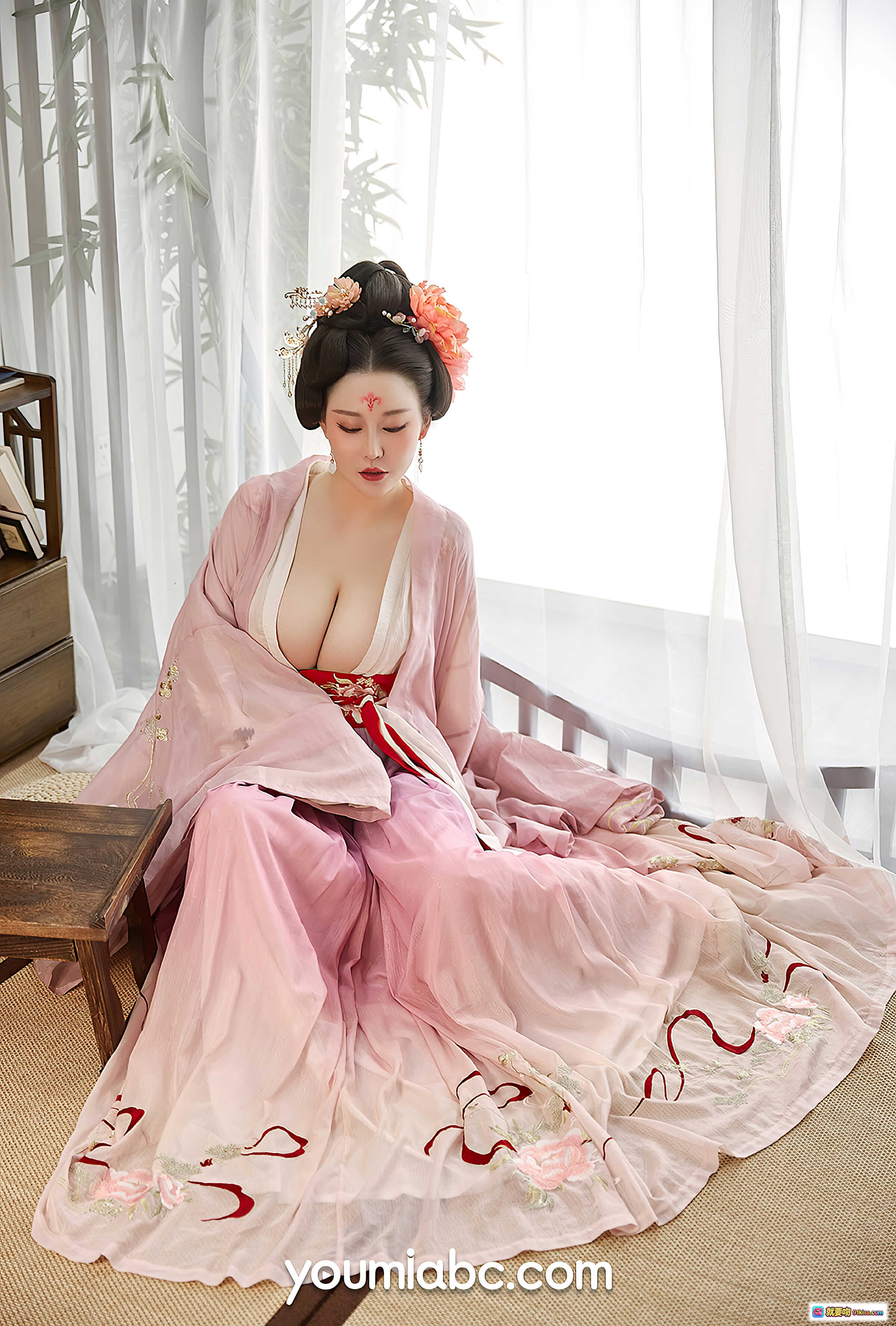 图片[5] - YouMi尤蜜2021.01.15宫廷仕女图费若拉古风汉服写真粉色薄纱长袍花钿发饰优雅端庄古典美人室内茶席场景高清摄影30P - 就要吻