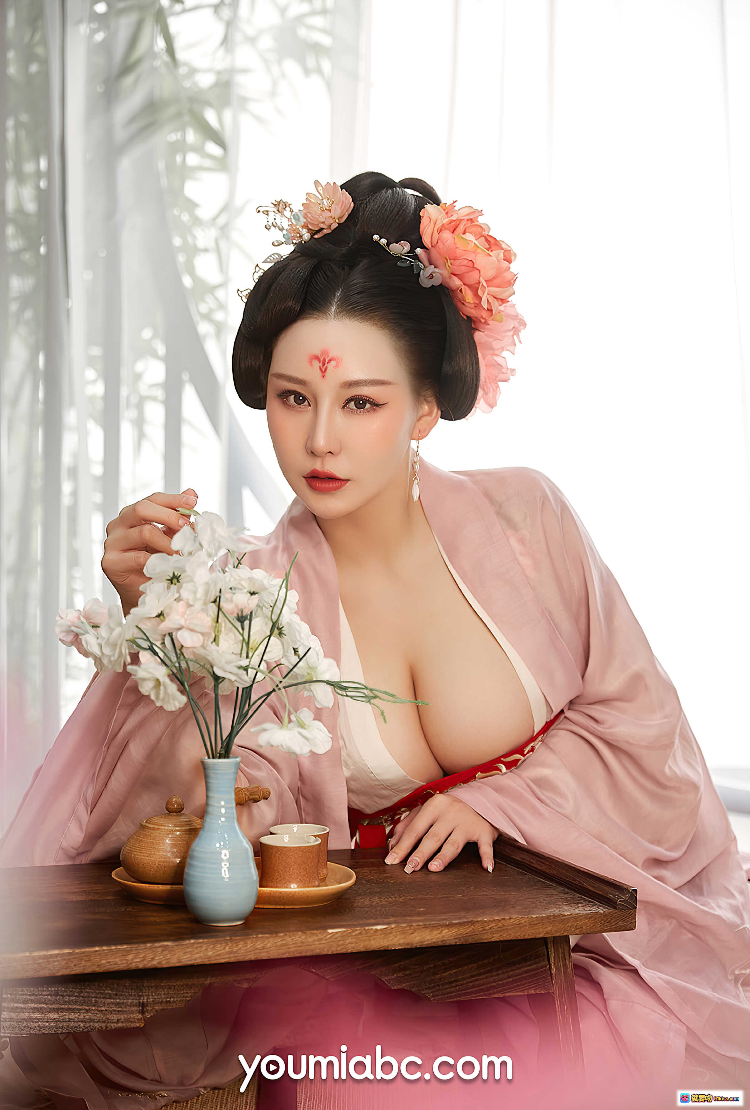 图片[4] - YouMi尤蜜2021.01.15宫廷仕女图费若拉古风汉服写真粉色薄纱长袍花钿发饰优雅端庄古典美人室内茶席场景高清摄影30P - 就要吻