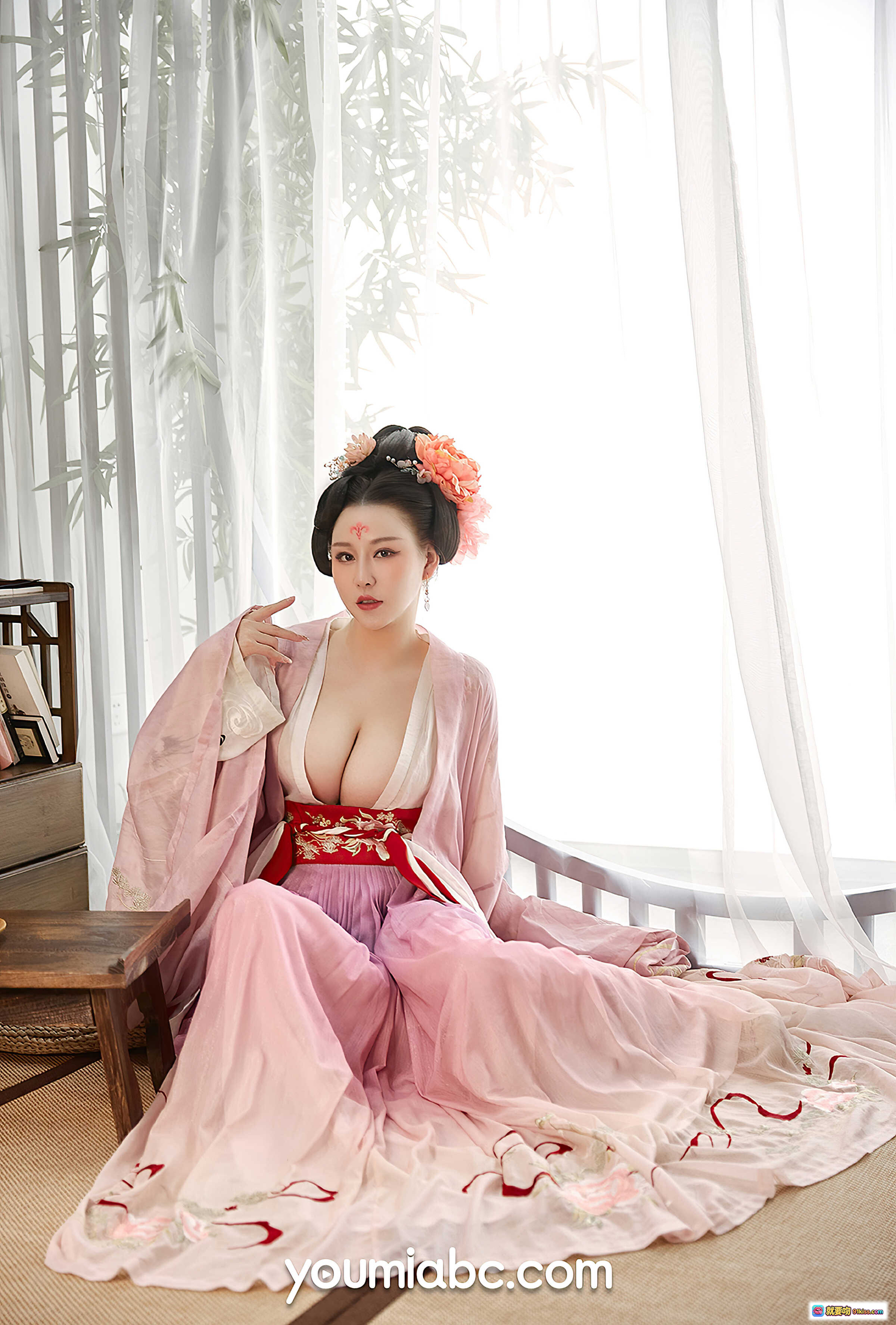 图片[6] - YouMi尤蜜2021.01.15宫廷仕女图费若拉古风汉服写真粉色薄纱长袍花钿发饰优雅端庄古典美人室内茶席场景高清摄影30P - 就要吻