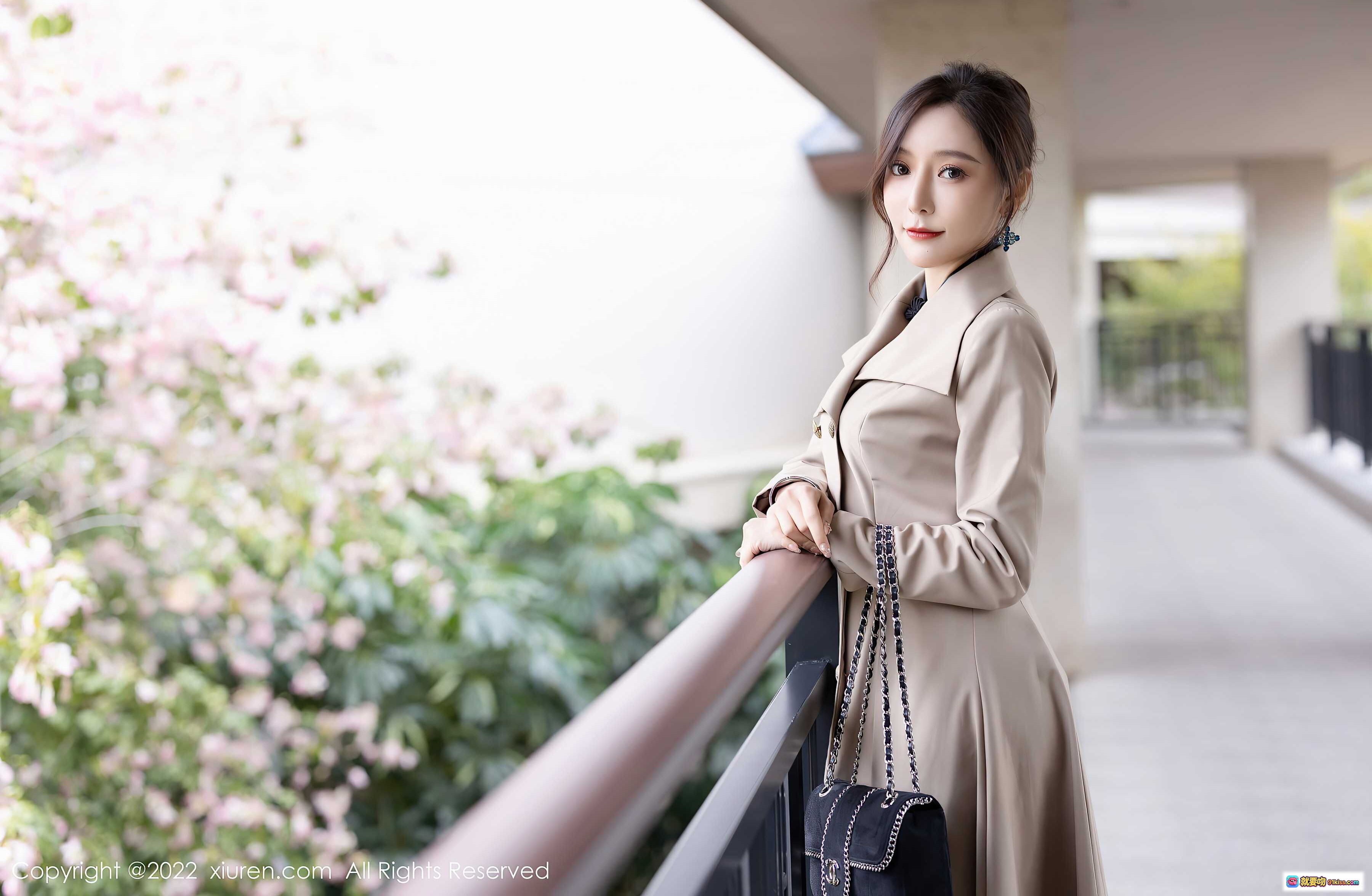 图片[5] - 王馨瑶yanni米色风衣黑丝美腿写真 | XiuRen秀人网2022.01.04 NO.4417优雅户外阳台拍摄 - 就要吻