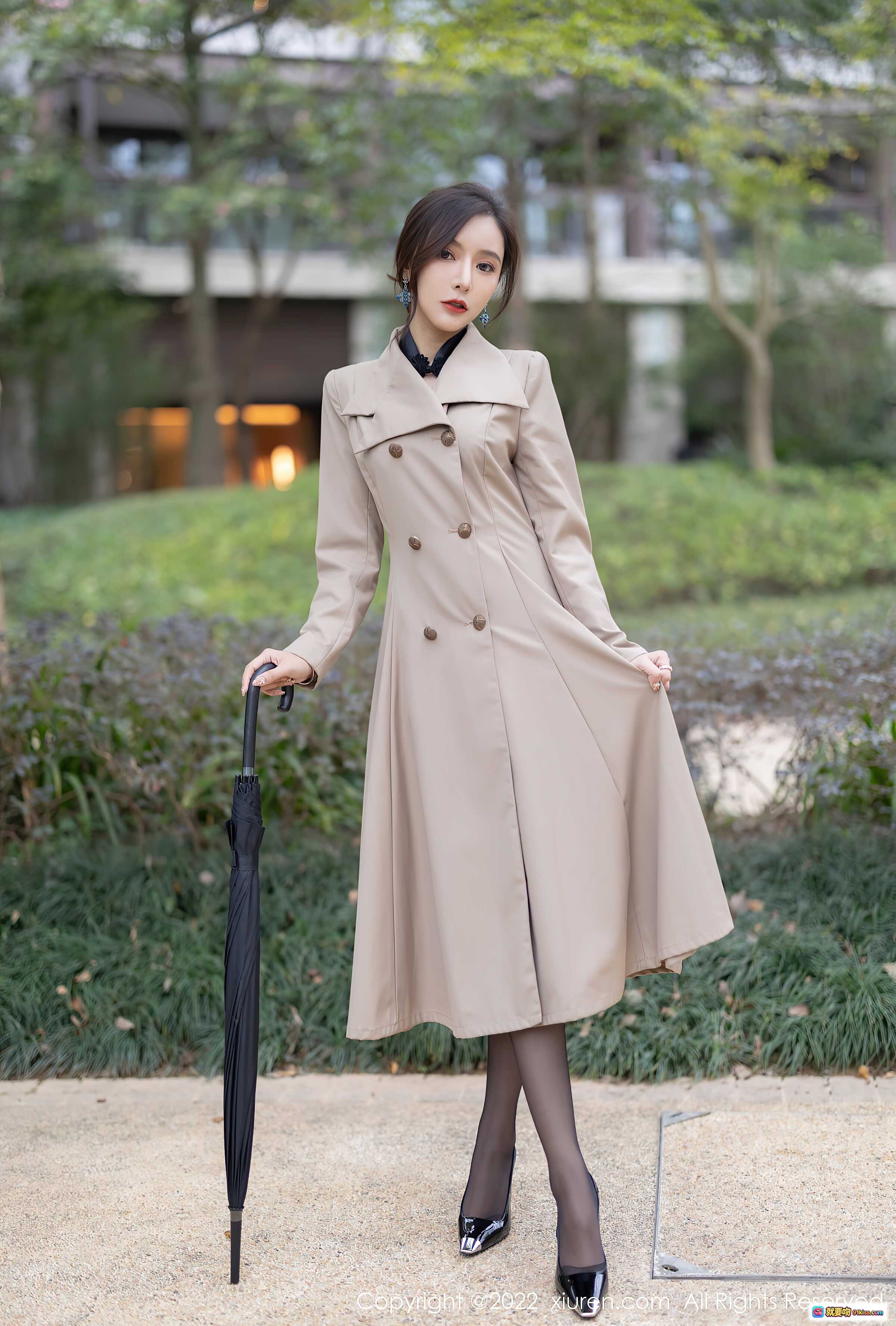 图片[7] - 王馨瑶yanni米色风衣黑丝美腿写真 | XiuRen秀人网2022.01.04 NO.4417优雅户外阳台拍摄 - 就要吻