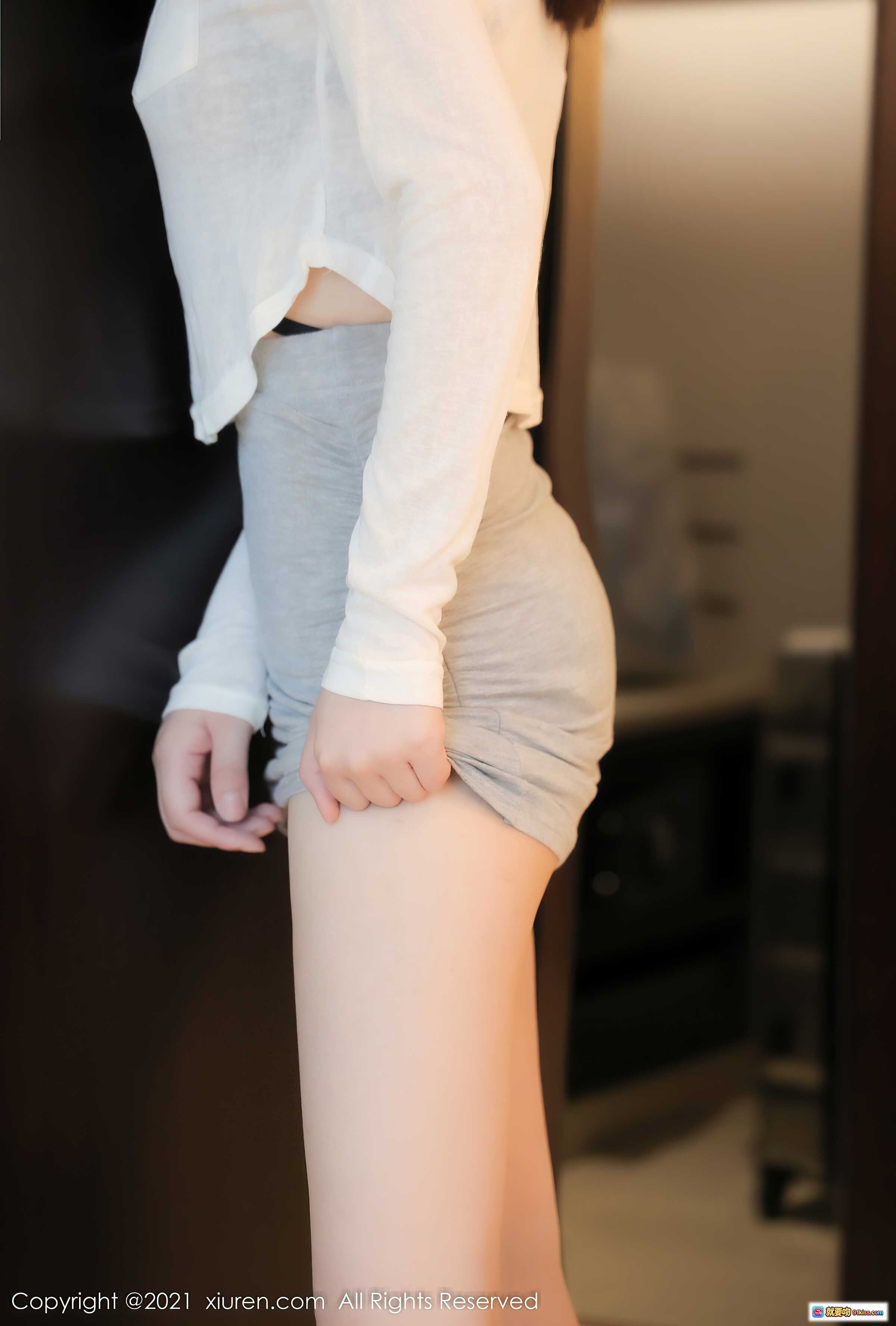 图片[6] - XiuRen秀人网2021.12.08 NO.4312 summer宝宝 白色透视上衣+灰色短裙 性感美腿写真 60+张高清图 - 就要吻