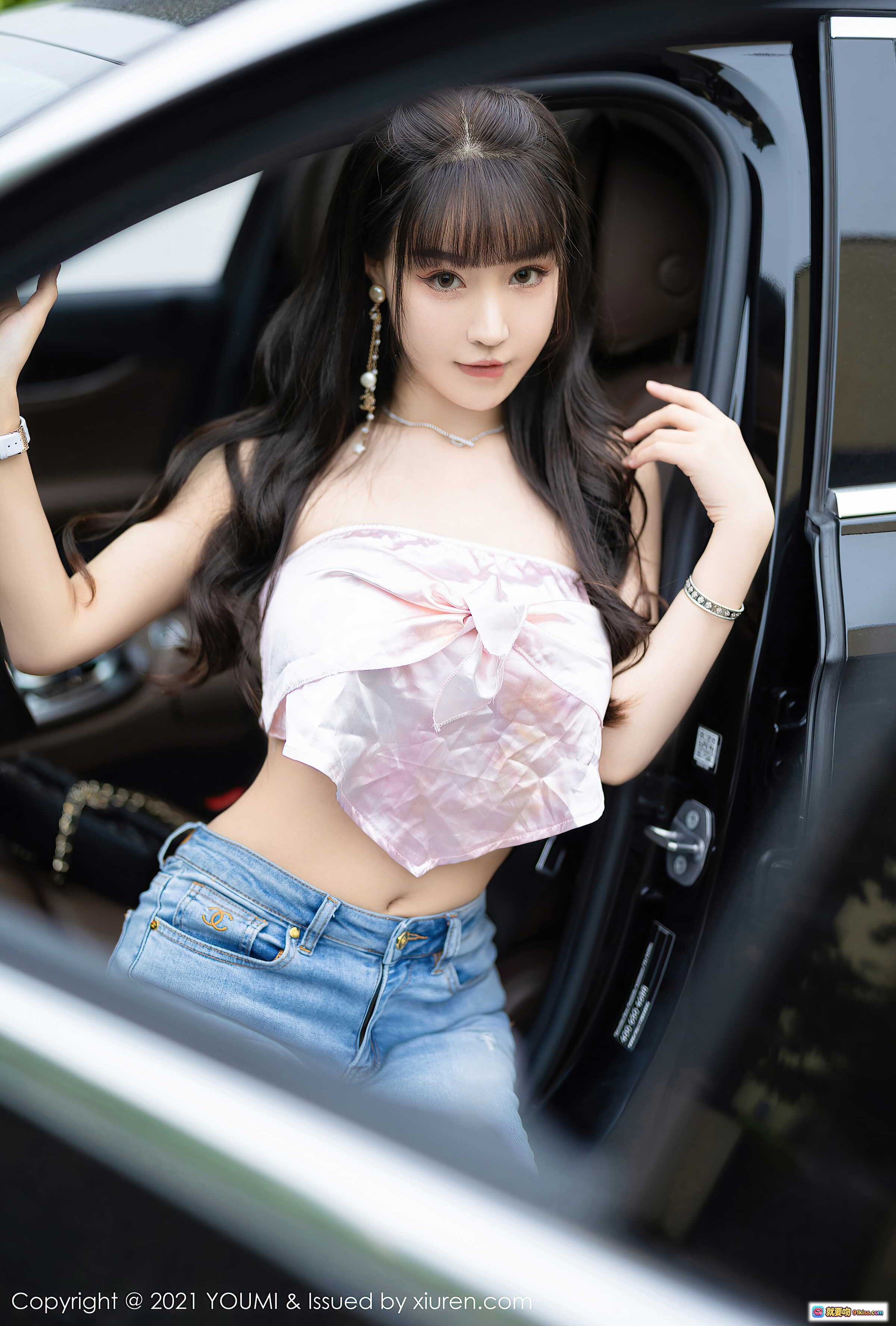 图片[10] - 朱可儿Flora成都旅拍写真 | 粉色抹胸上衣+破洞牛仔裤+白色运动鞋 | YouMi尤蜜荟VOL.725高颜值街拍美图 - 就要吻