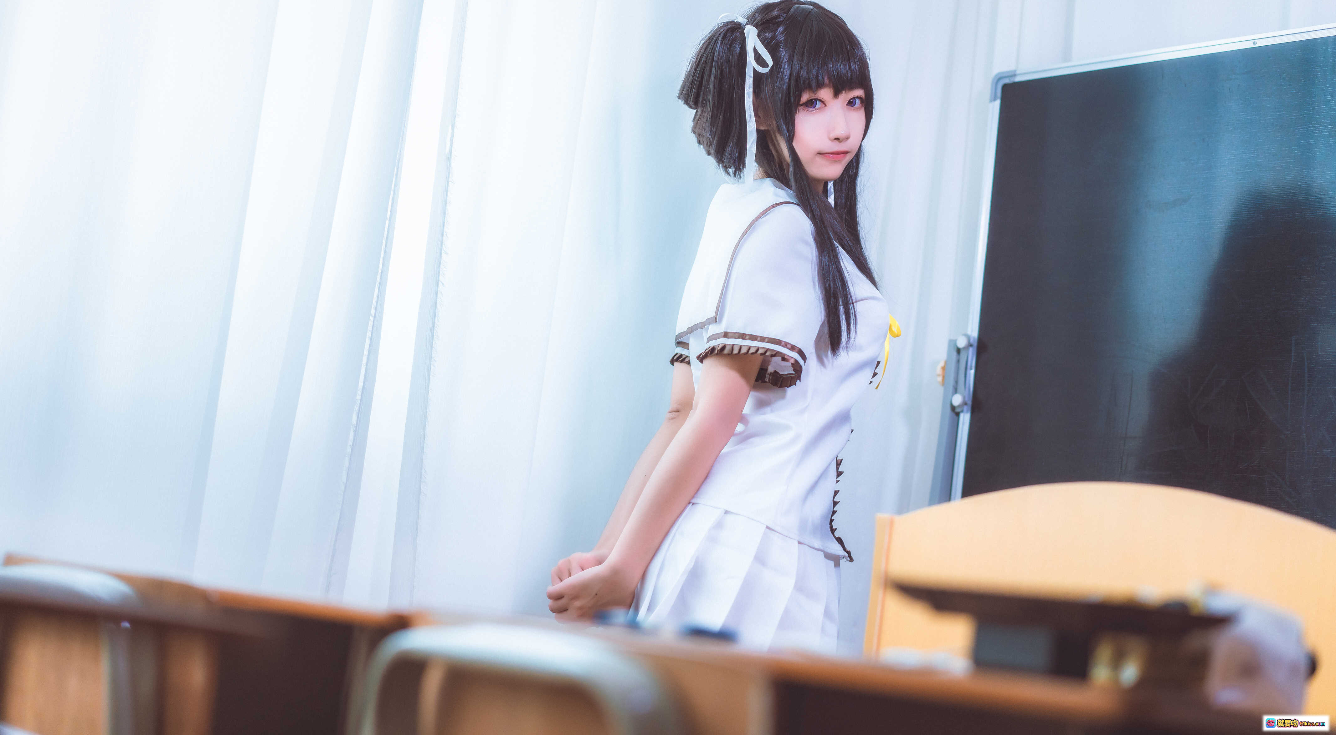 图片[7] - Momoko葵葵 NO.006 铃白 Cosplay写真 21P 蓝白旗袍少女 床榻纱幔唯美场景 二次元角色扮演 精致妆容黑发双马尾 东方古典风摄影 - 就要吻