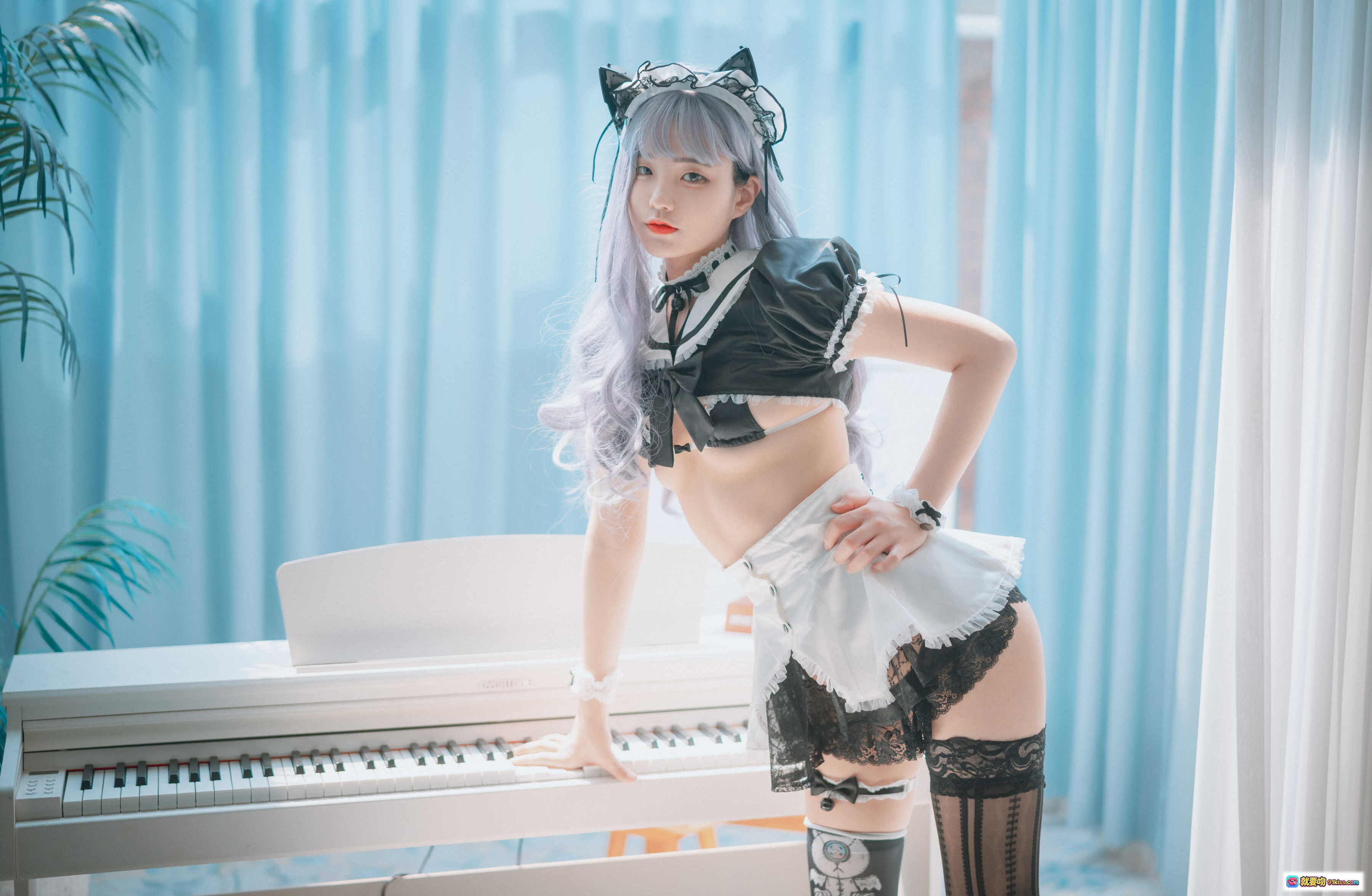 图片[4] - Jenny NO.031 DJAWA Maid Mansion No2 201P 白发女仆装黑蕾丝短裙美臀写真 室内钢琴旁坐姿诱惑摄影 - 就要吻