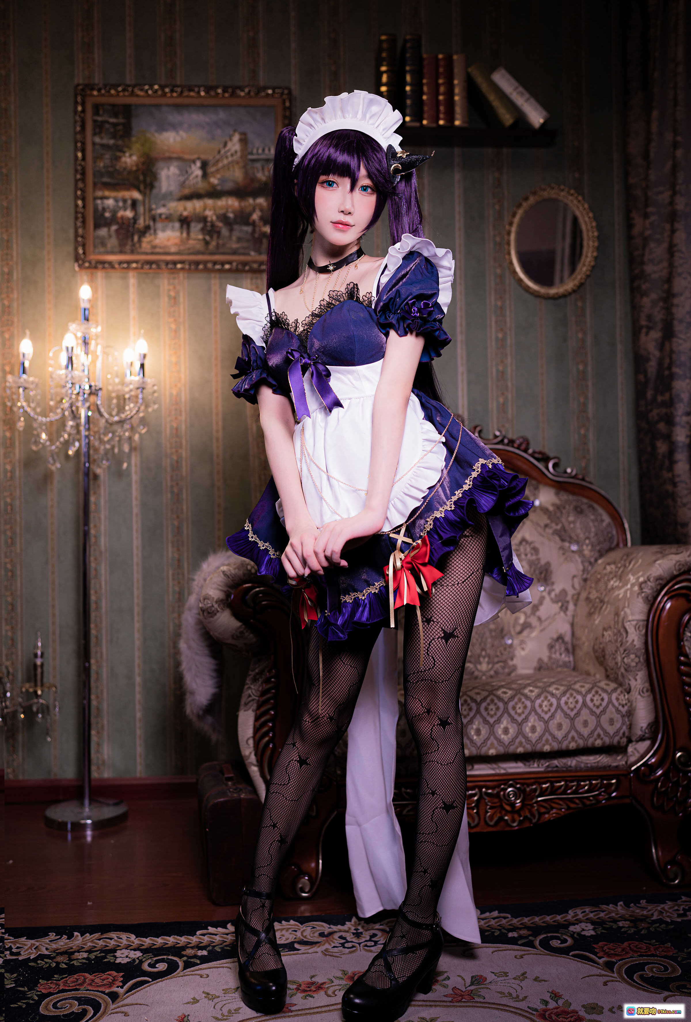 图片[2] - 阿包兔娘NO.041莫娜女仆cos写真｜紫色长发+蕾丝女仆装+网袜高跟+复古沙发场景 - 就要吻