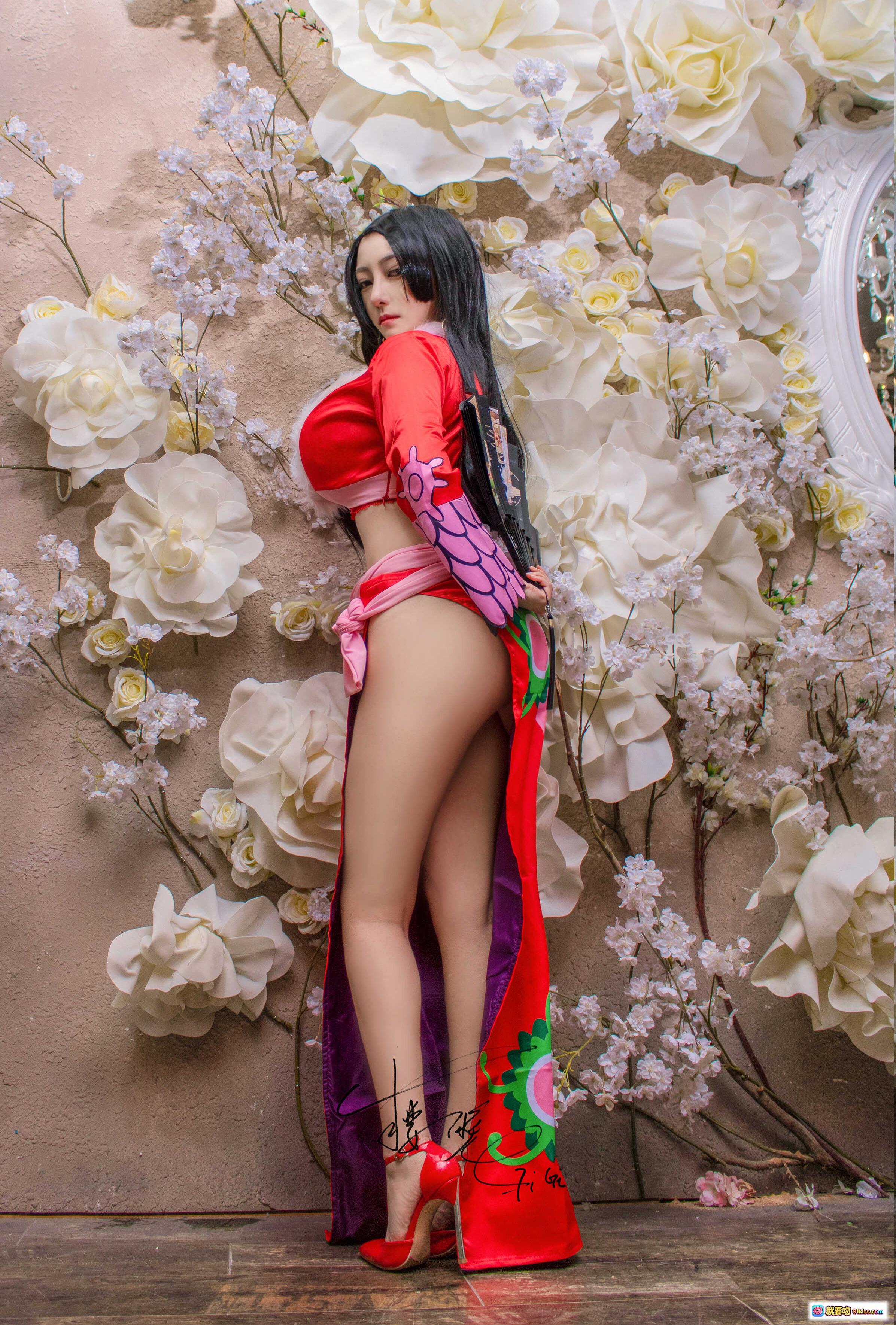 樱晚gigi cos写真 | 红紫和风浴衣 | 白花背景性感摆拍 | 付费作品002[27P] - 就要吻