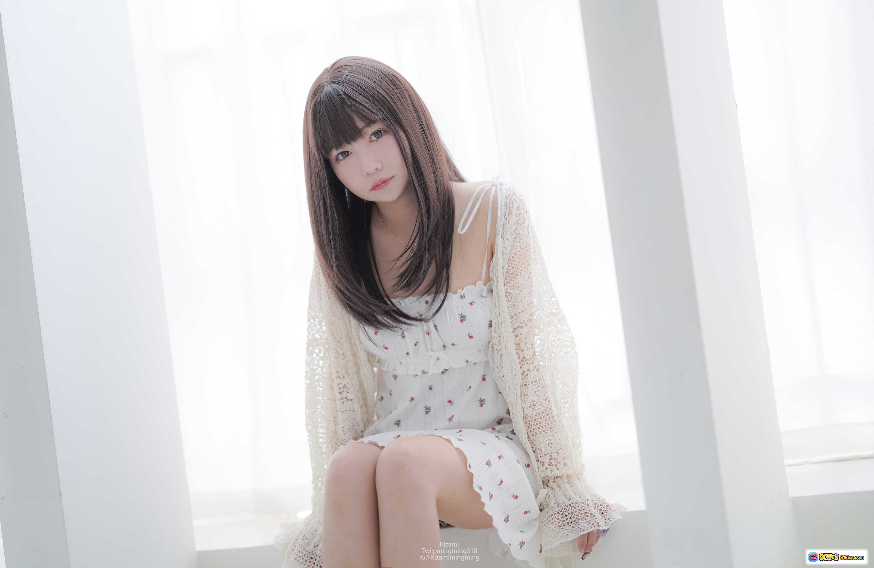 图片[8] - 铭铭Kizami Vol.035 Fantia 9月会员合集 254P 白色蕾丝镂空上衣 樱花图案短裙 窗边坐姿 纯欲风写真 高清摄影集 - 就要吻