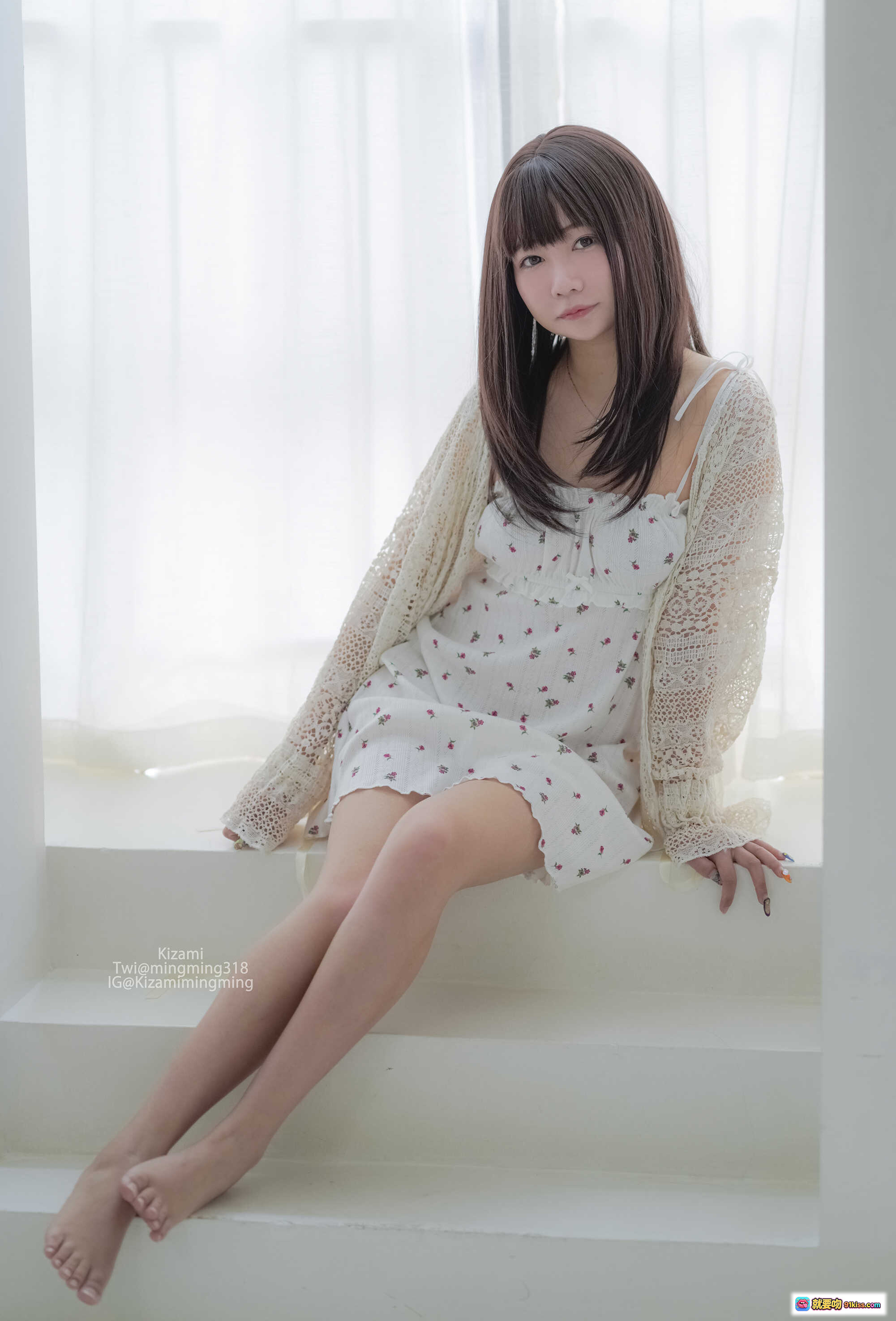 图片[7] - 铭铭Kizami Vol.035 Fantia 9月会员合集 254P 白色蕾丝镂空上衣 樱花图案短裙 窗边坐姿 纯欲风写真 高清摄影集 - 就要吻