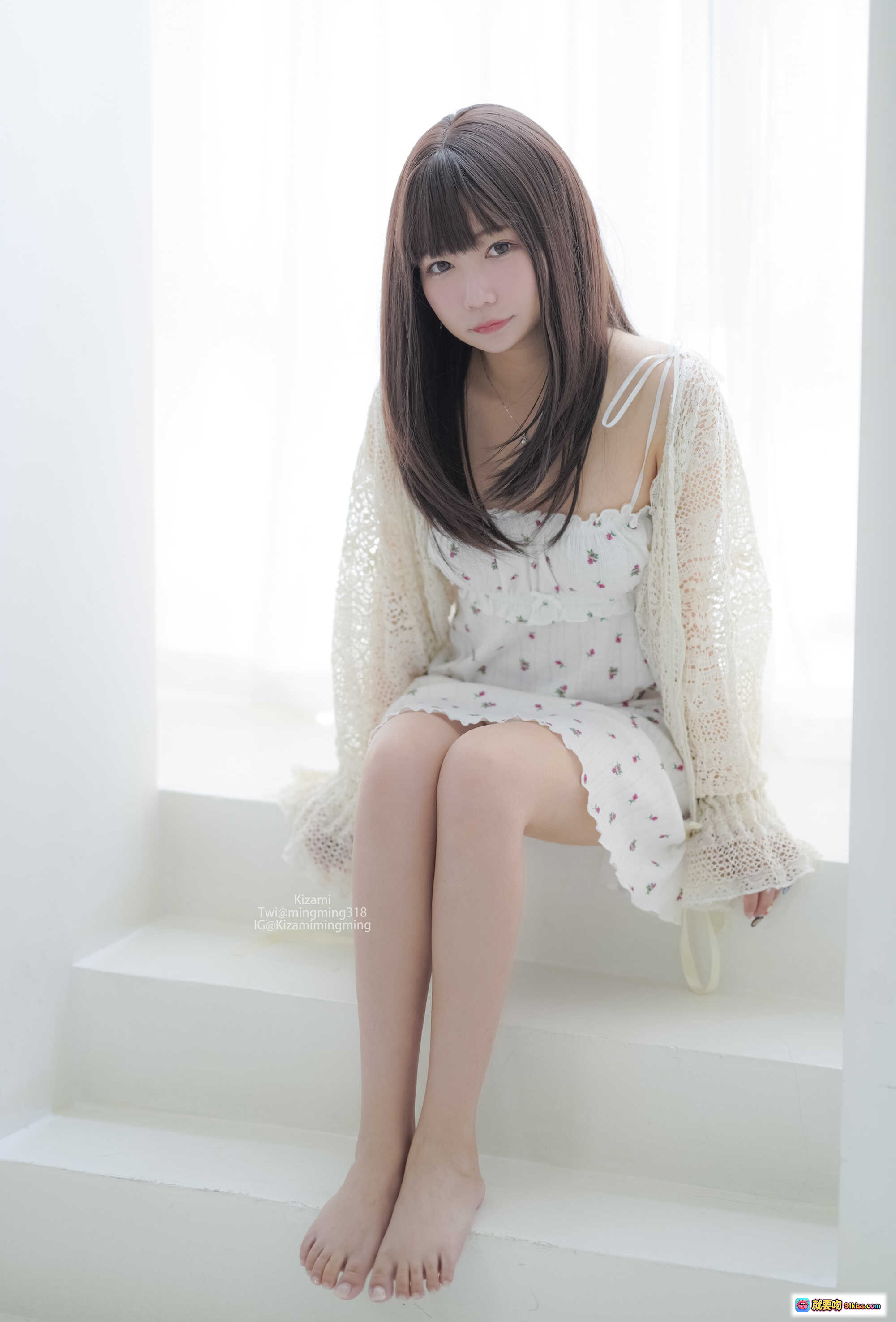 图片[4] - 铭铭Kizami Vol.035 Fantia 9月会员合集 254P 白色蕾丝镂空上衣 樱花图案短裙 窗边坐姿 纯欲风写真 高清摄影集 - 就要吻
