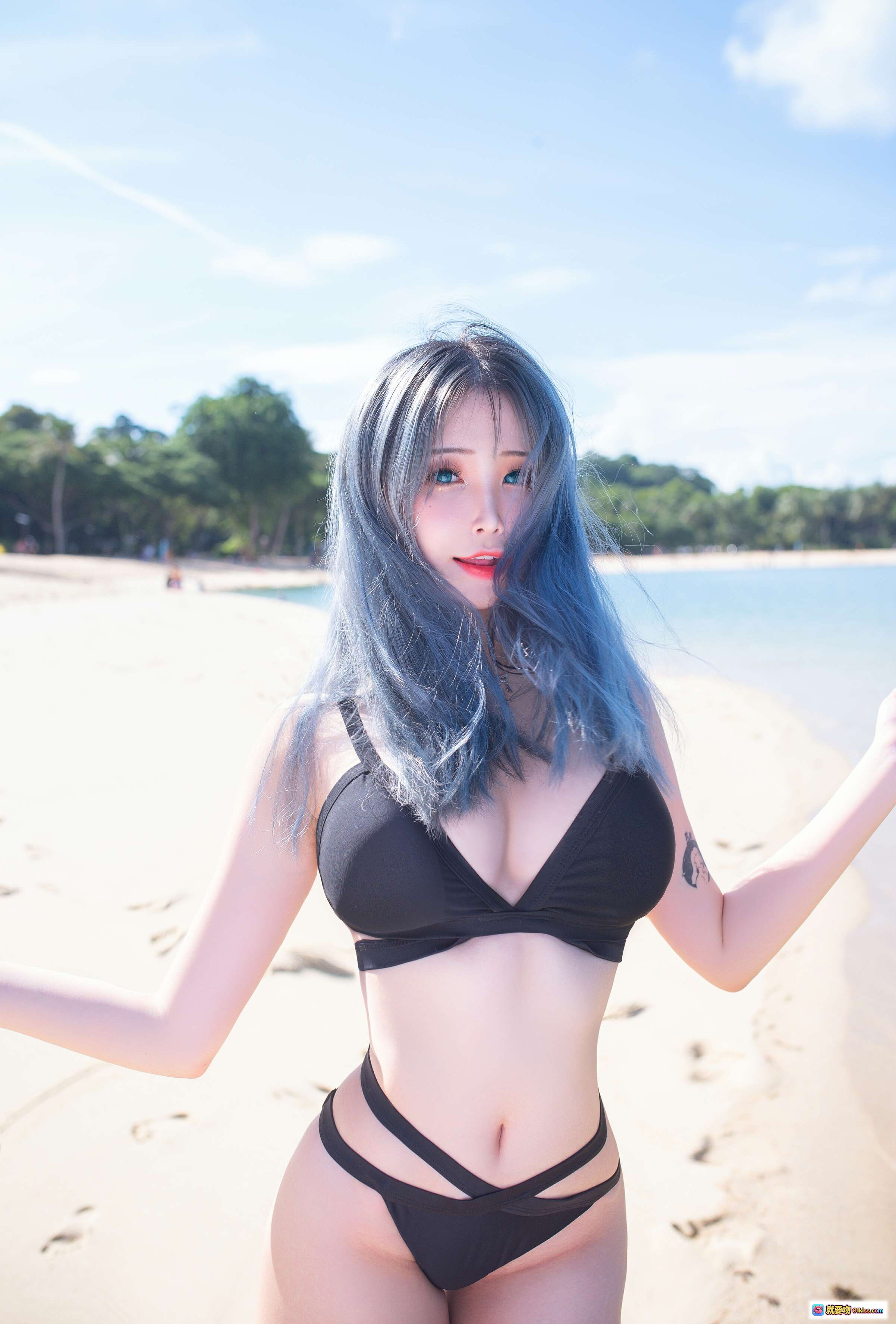 图片[2] - 花リリ Beach Lily 椰林比基尼写真｜白衬衫黑泳裤海边性感美拍｜40P高清图集 - 就要吻