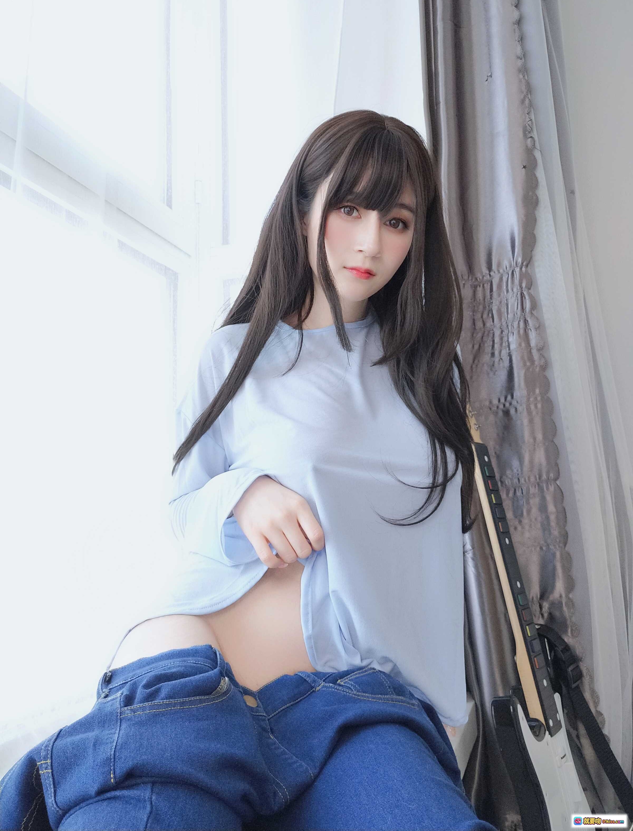 图片[5] - 白银81 NO.094 12月会员合集 镜子里的姐姐 窗边少女 清新蓝T恤 牛仔裤 长发齐刘海 自然光写真 - 就要吻