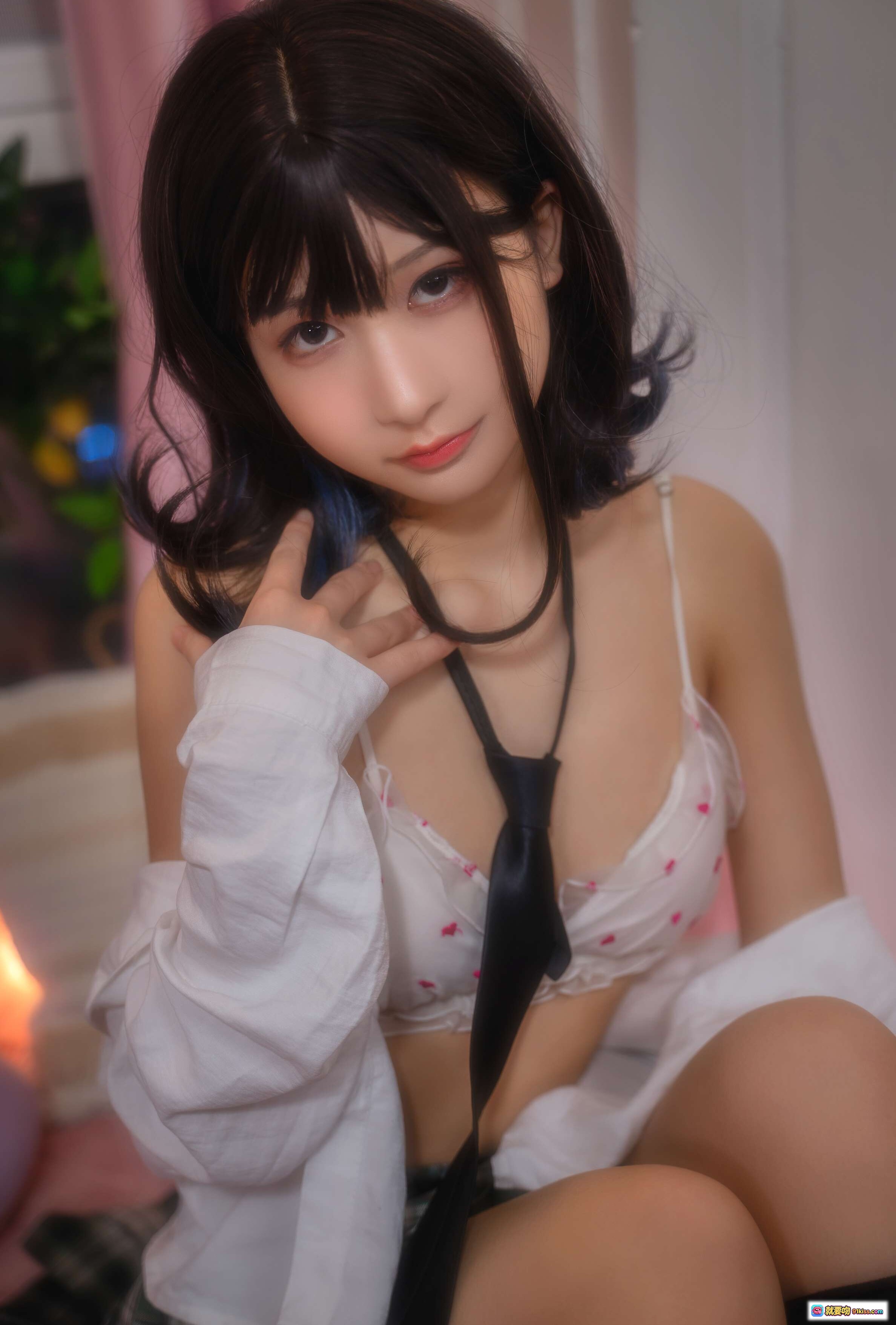 图片[5] - 可可老师放课后JK写真｜黑发少女学院风穿搭｜粉色沙发居家氛围感｜30P高清美图 - 就要吻