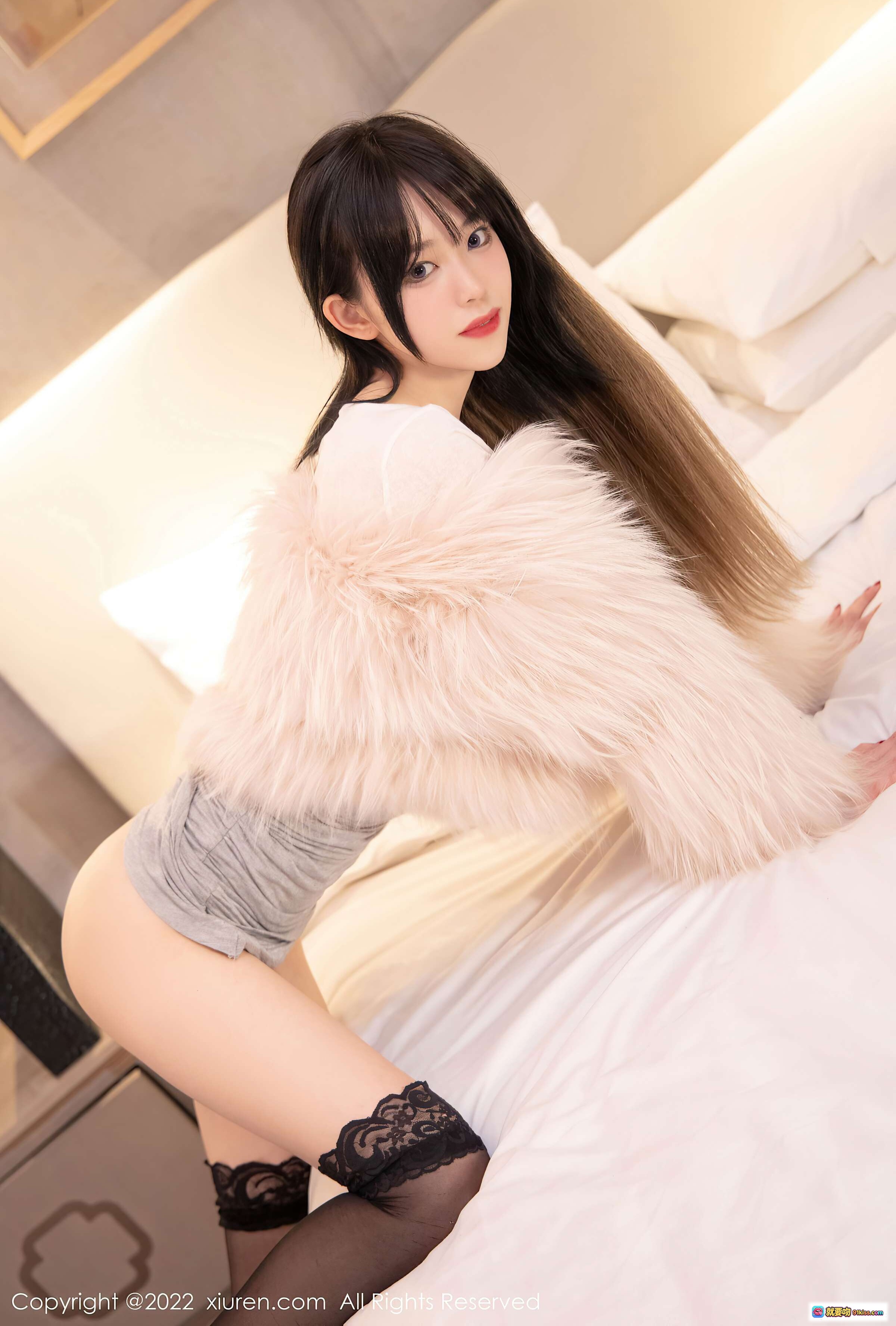 图片[7] - 奶瓶美腿黑丝写真 | XiuRen秀人网2022.01.10 NO.4441 | 白色毛绒外套+蕾丝吊袜带性感造型 - 就要吻