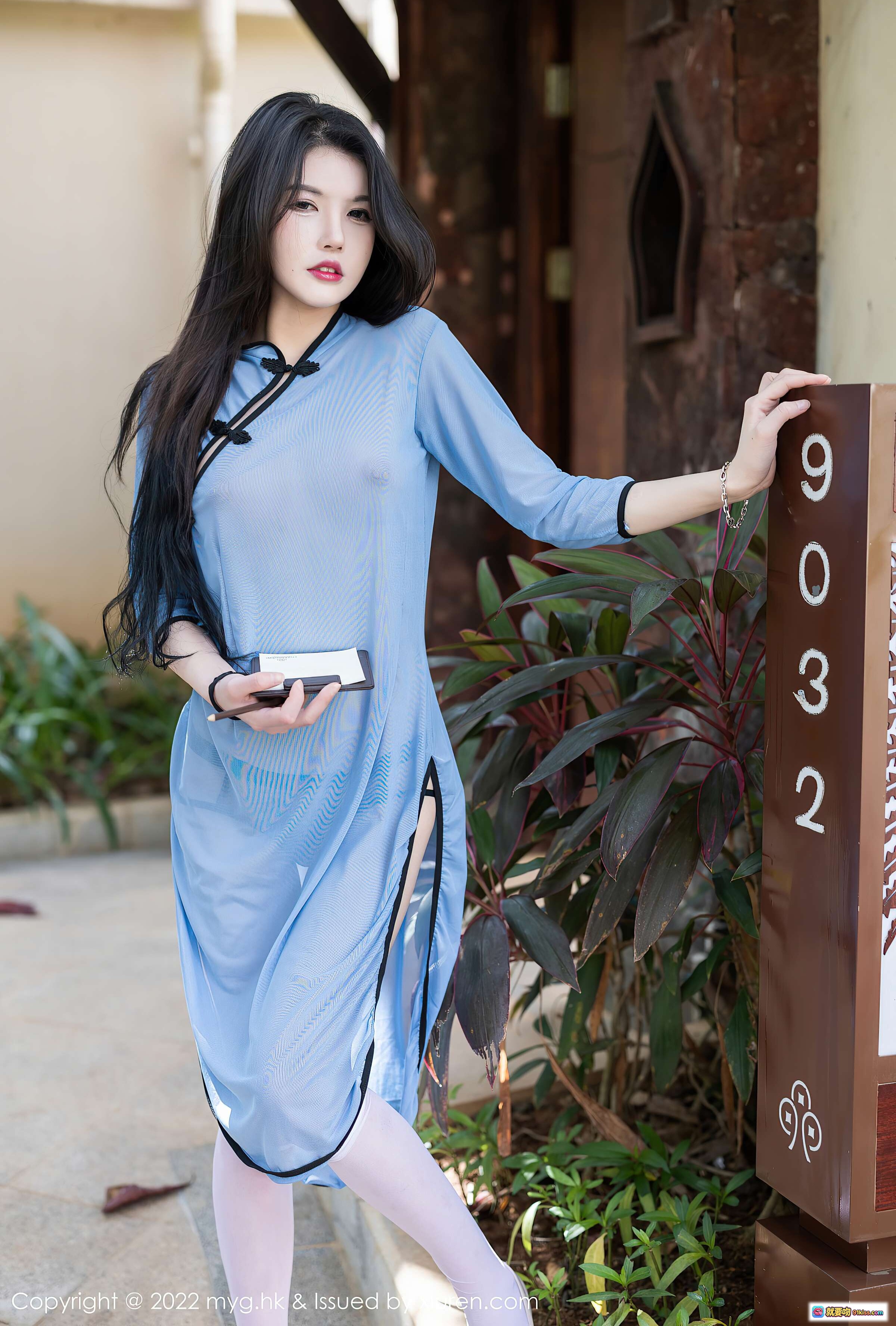 图片[9] - 媛媛酱belle新中式旗袍美腿写真 | 浅蓝透视长裙白丝高跟 | 门廊古典风优雅姿态 - 就要吻