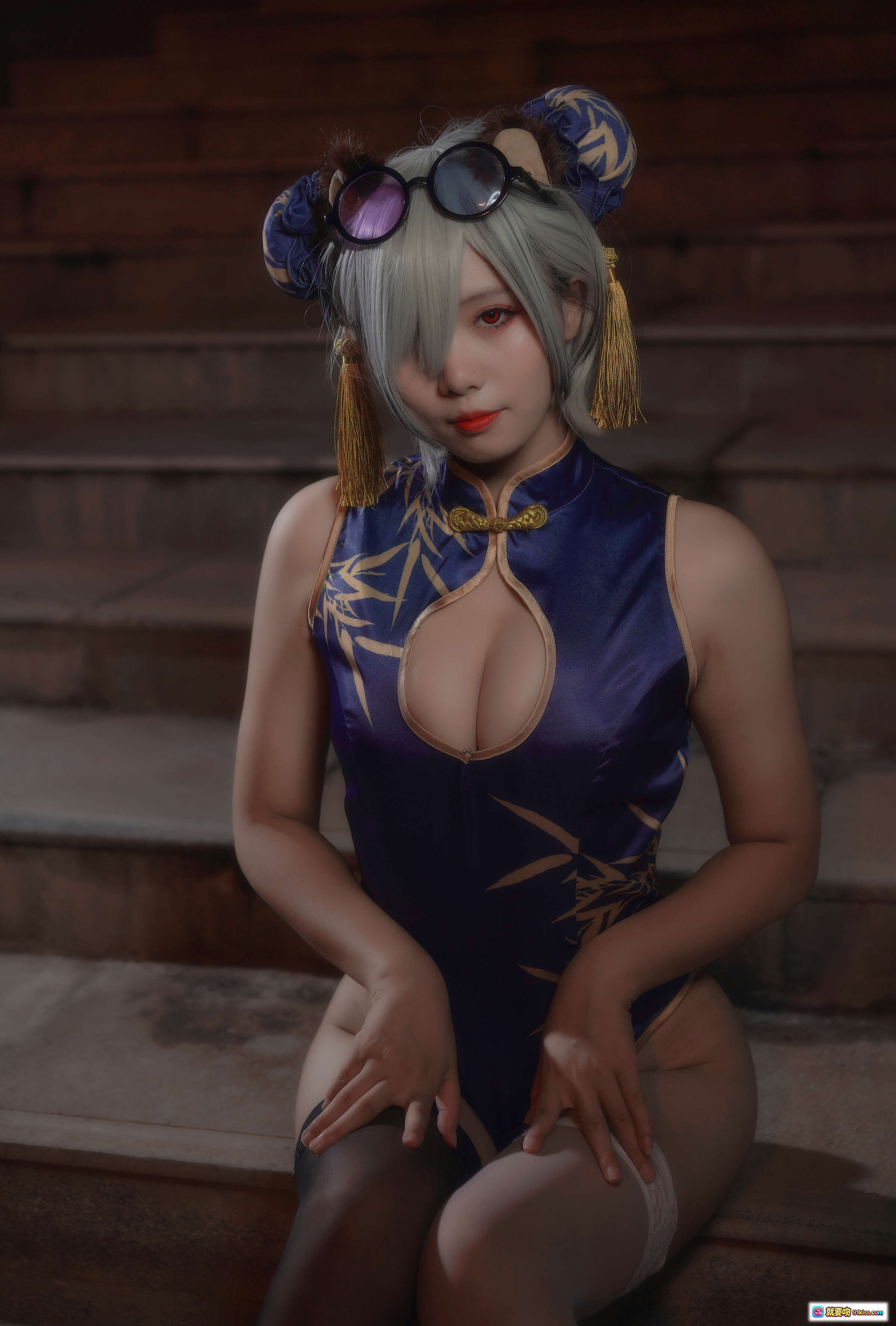 图片[3] - 墨玉-M NO.001 明日方舟 食铁兽 Cosplay 紫色旗袍 黑丝高跟 夜景楼梯写真 25P - 就要吻