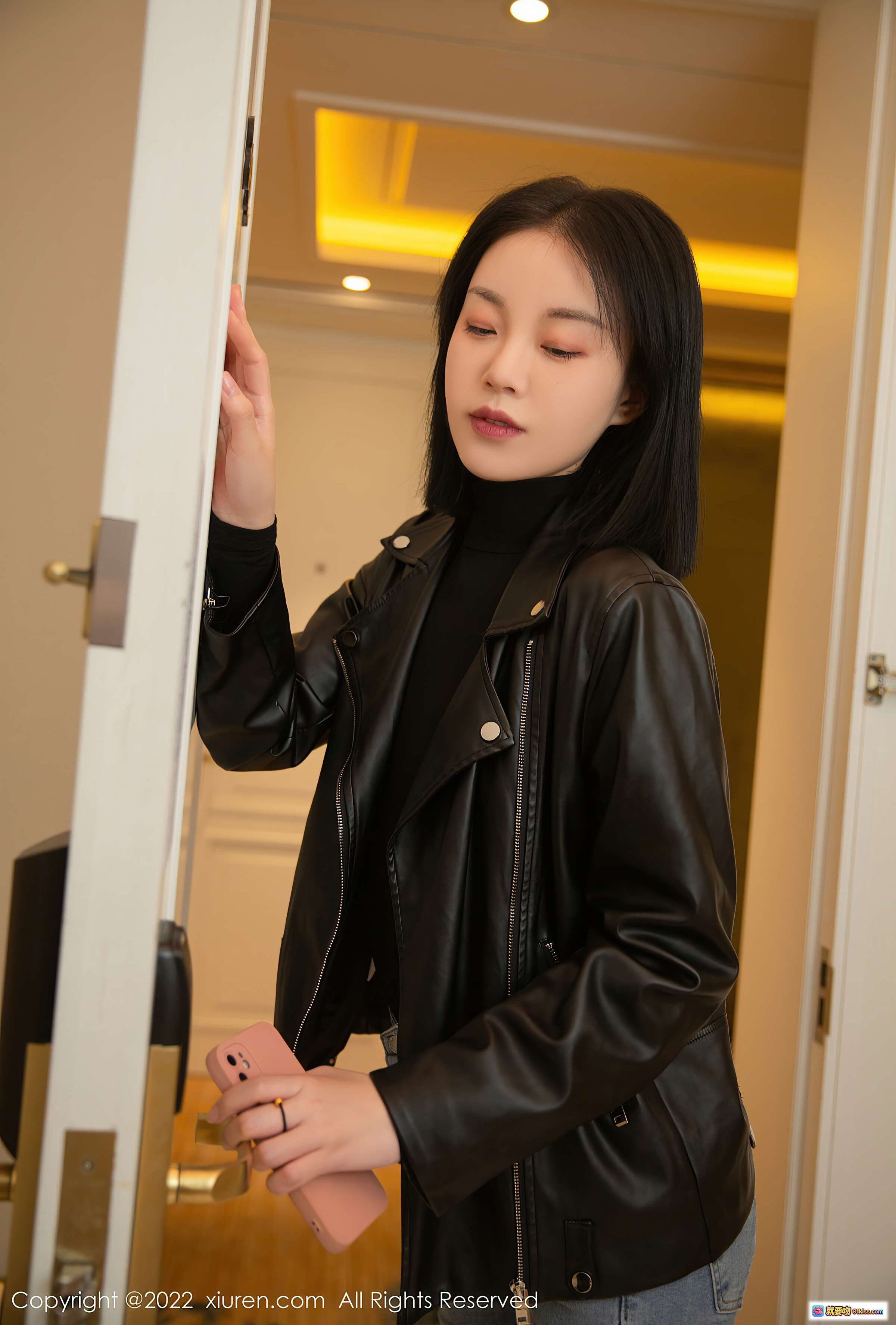 图片[6] - 黑丝美腿少女手持手机聊天界面特写 | XiuRen秀人网2022.01.05 NO.4423 一颗甜蛋黄a 高清写真图集 - 就要吻