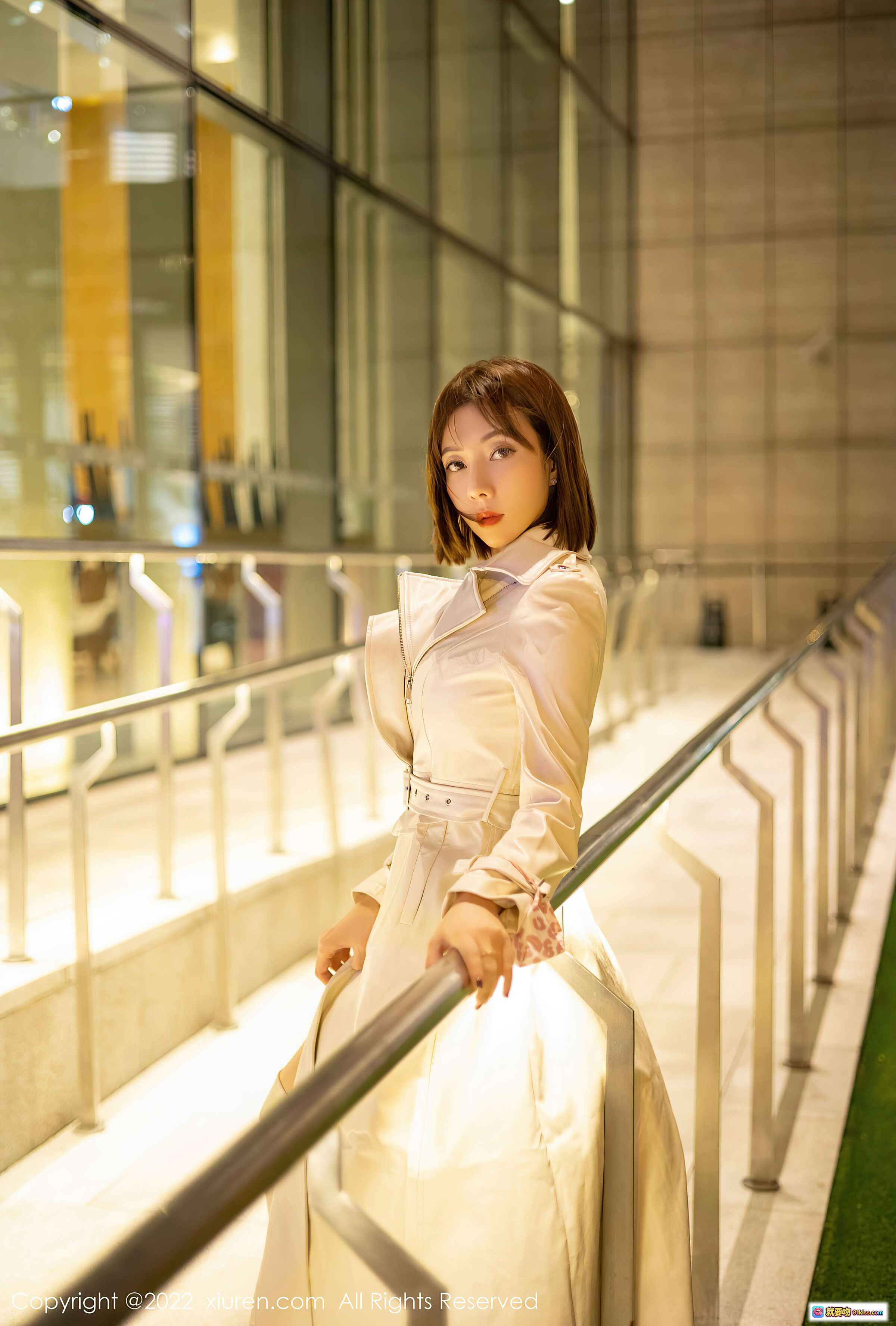 图片[5] - 果儿Victoria青海旅拍夜景街拍 白色风衣长裙优雅写真 XiuRen秀人网NO.4495 2022.01.21 - 就要吻